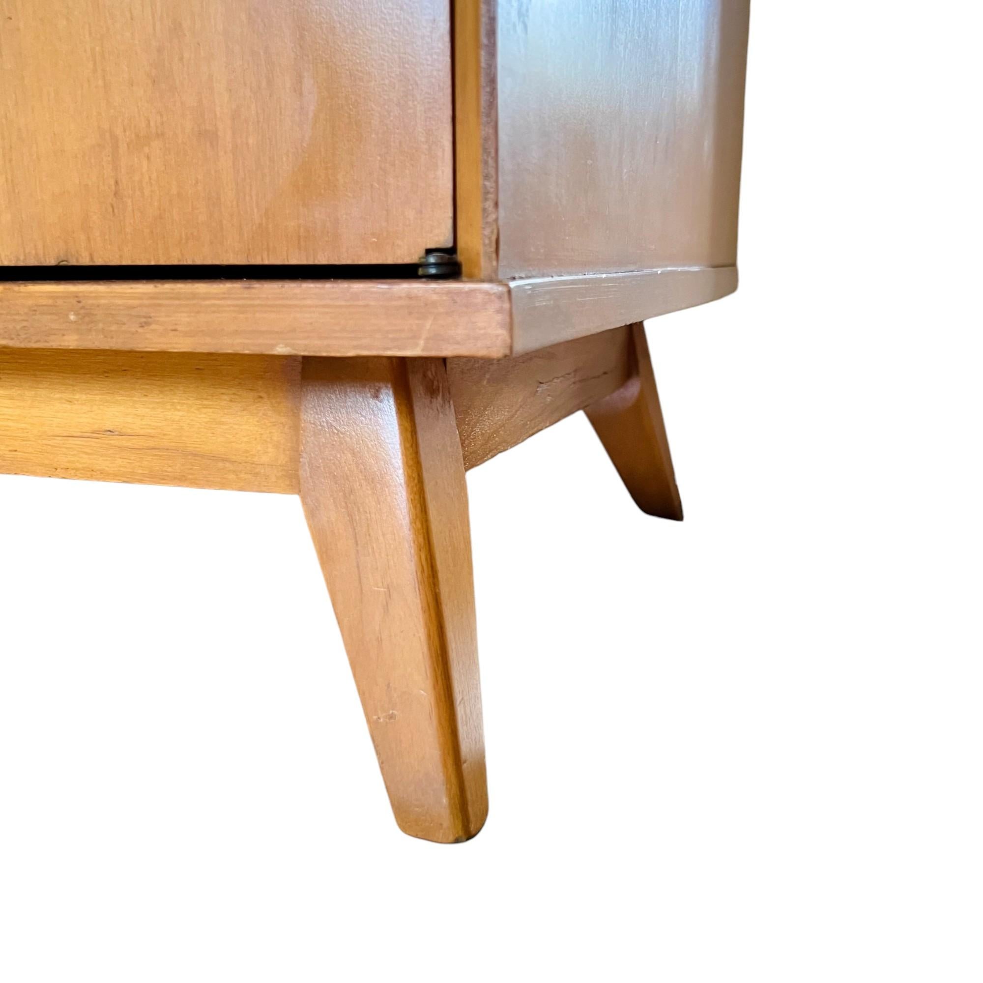 Mid-Century Modern Baumritter Maple Buffet and Hutch For Sale 7