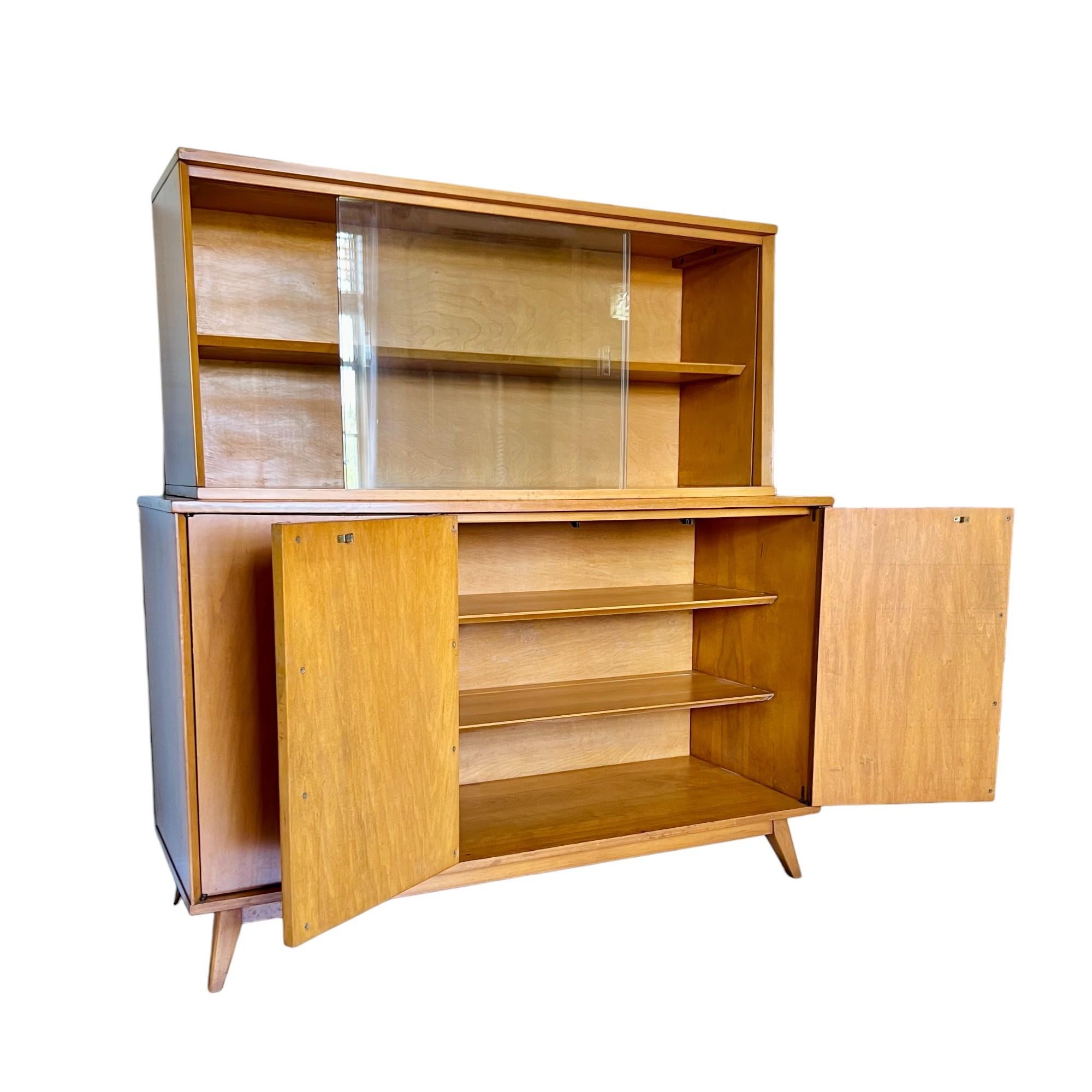 Mid-Century Modern Baumritter Maple Buffet and Hutch For Sale 1
