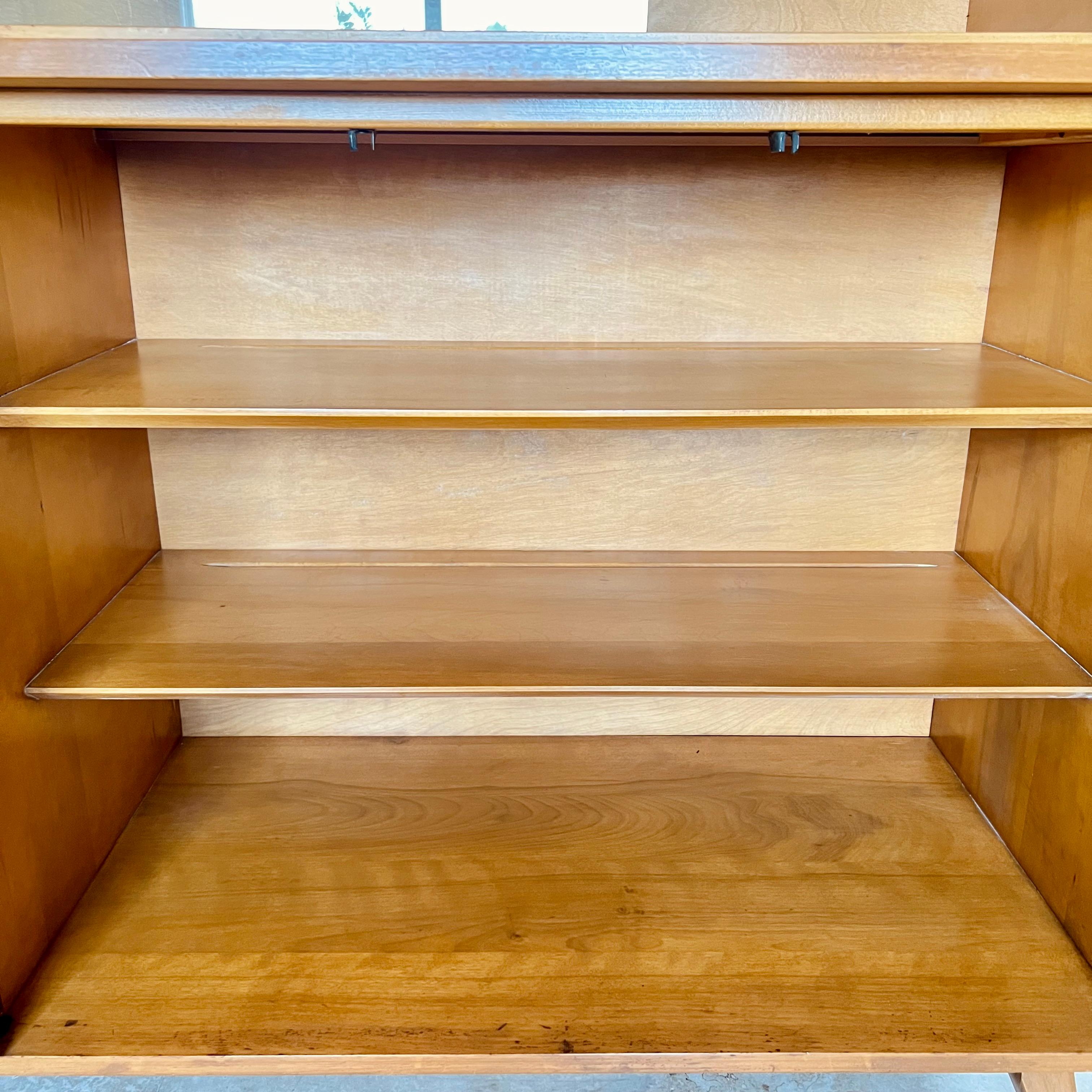 Mid-Century Modern Baumritter Maple Buffet and Hutch For Sale 2