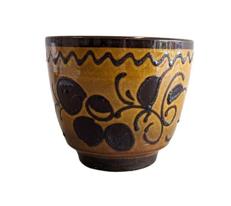 Mid Century Modern  Bay Keramik West German Planter In Good Condition For Sale In West Hollywood, CA