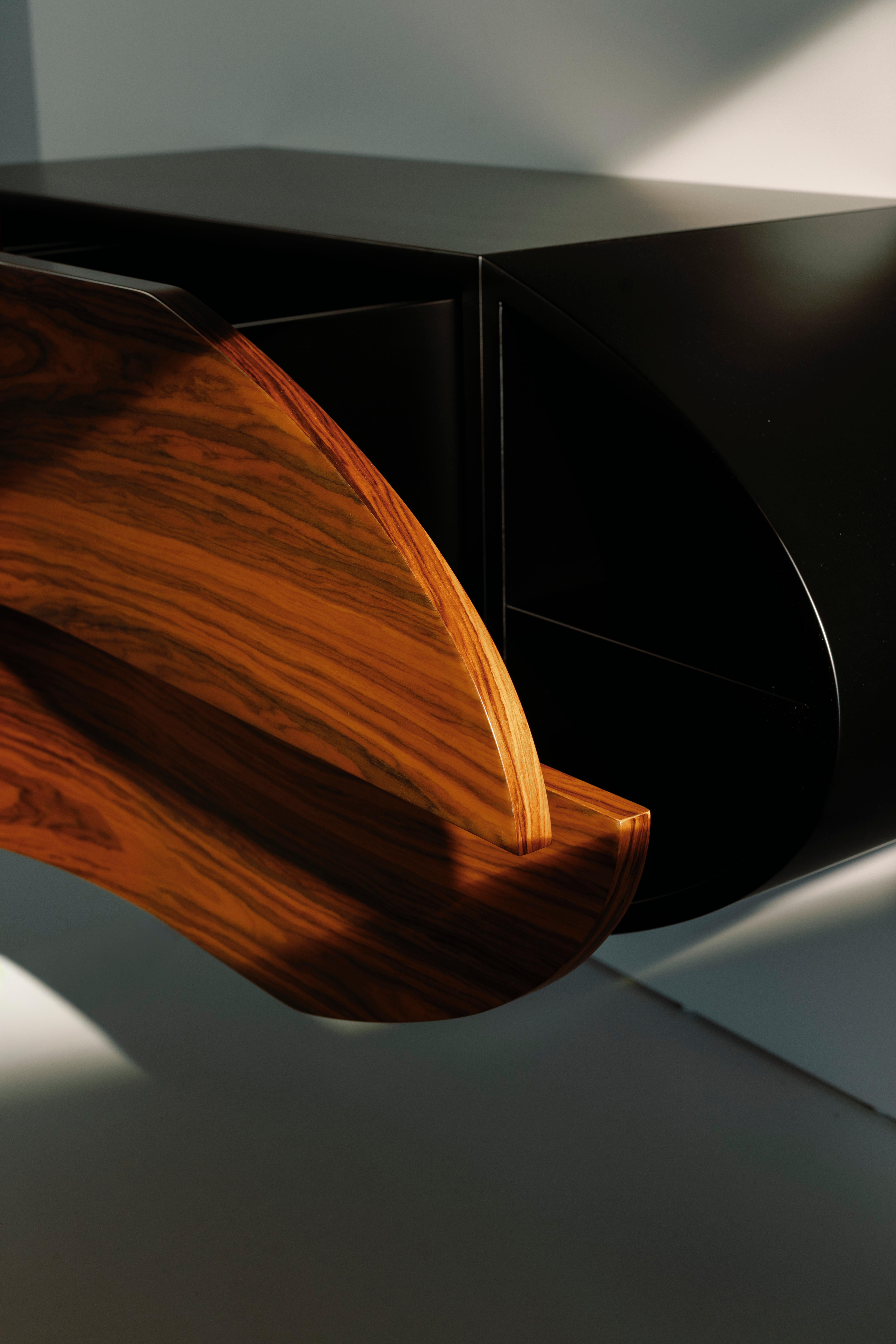 Consola moderna de mediados de siglo Beans, madera de hierro, hecha a mano Portugal by Greenapple Siglo XXI y contemporáneo en venta