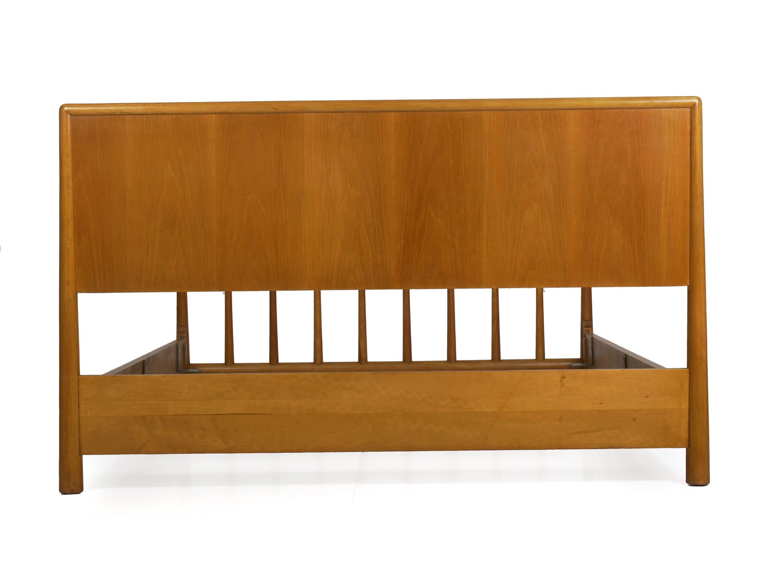 Mid-Century Modern Bed by T.H. Robsjohn-Gibbings for Widdicomb In Good Condition In Shippensburg, PA