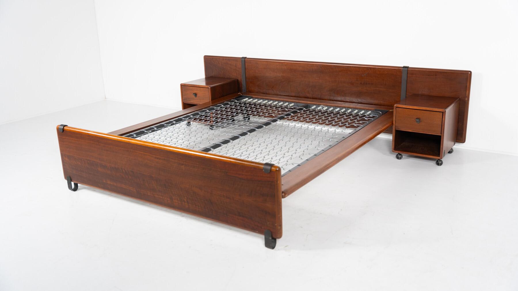 Mid-Century Modern Bed with Nightstands by Fabio Lenci for Bernini, Italy, 1970s For Sale 6