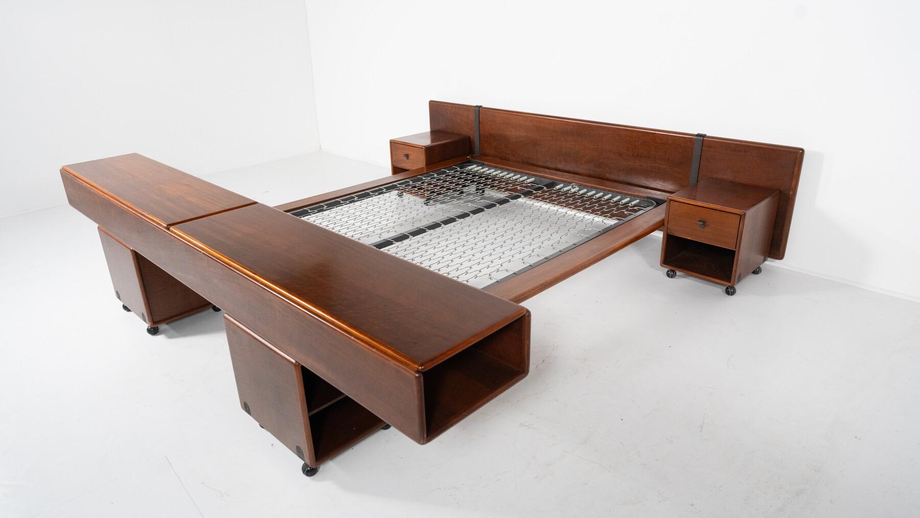 Mid-Century Modern Bed with Nightstands by Fabio Lenci for Bernini, Italy, 1970s For Sale 8