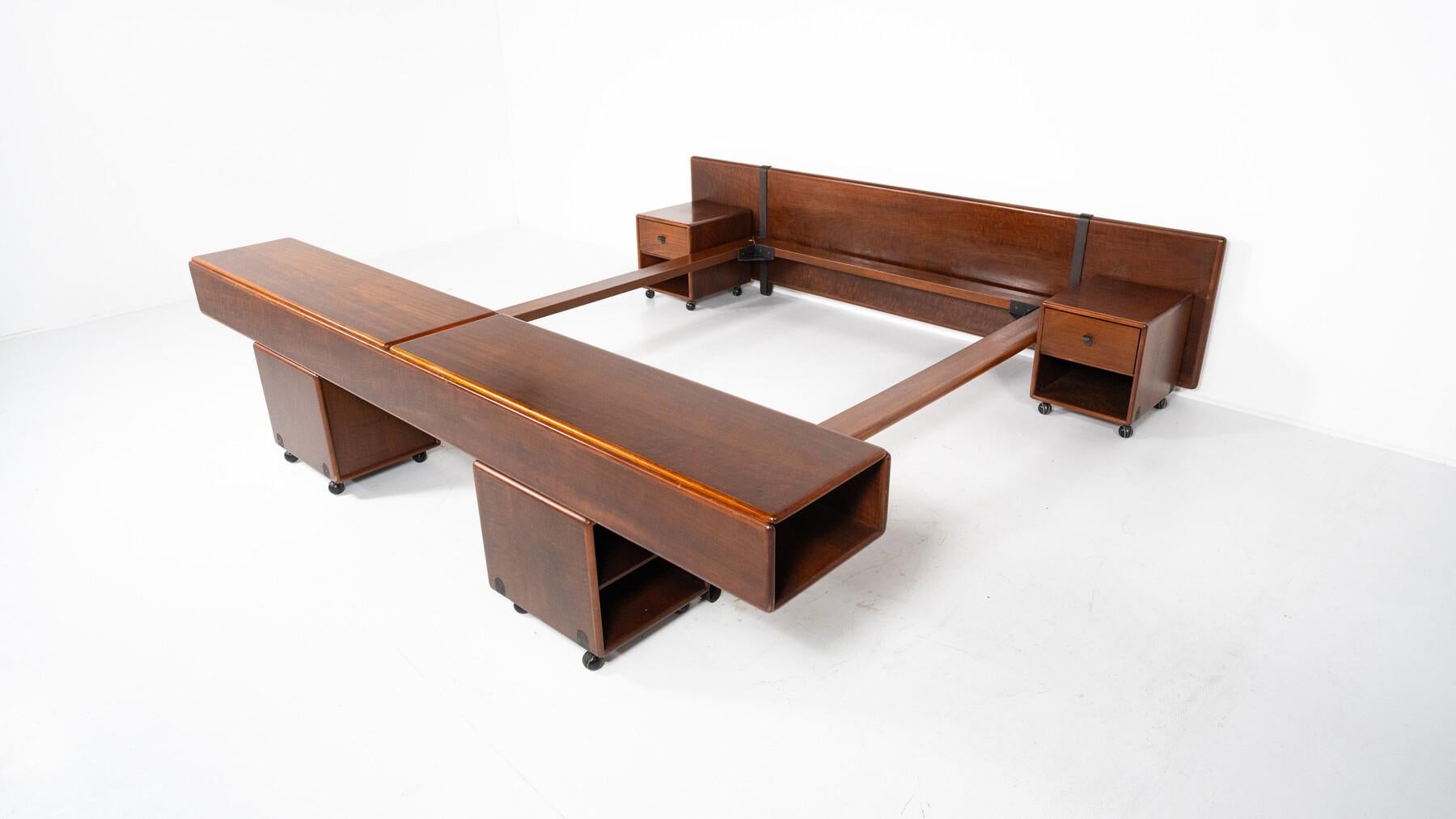 Mid-Century Modern Bed with Nightstands by Fabio Lenci for Bernini, Italy, 1970s In Good Condition For Sale In Brussels, BE