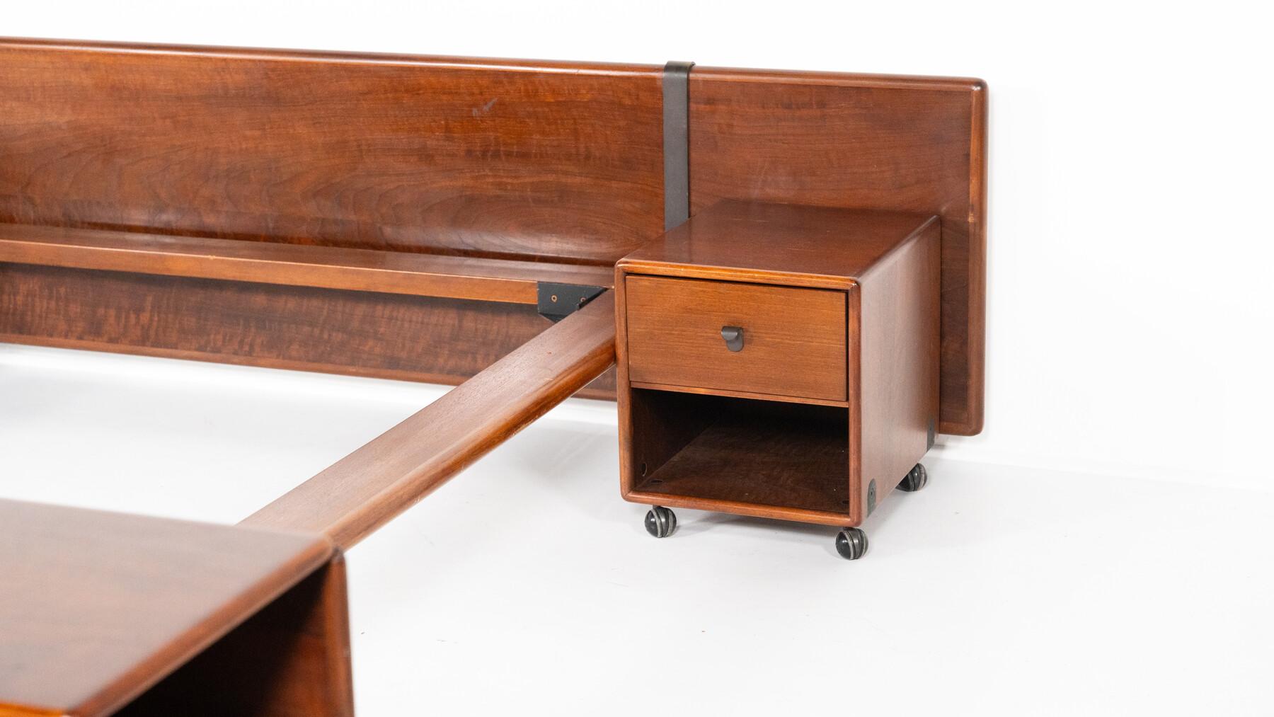 Mid-Century Modern Bed with Nightstands by Fabio Lenci for Bernini, Italy, 1970s For Sale 2