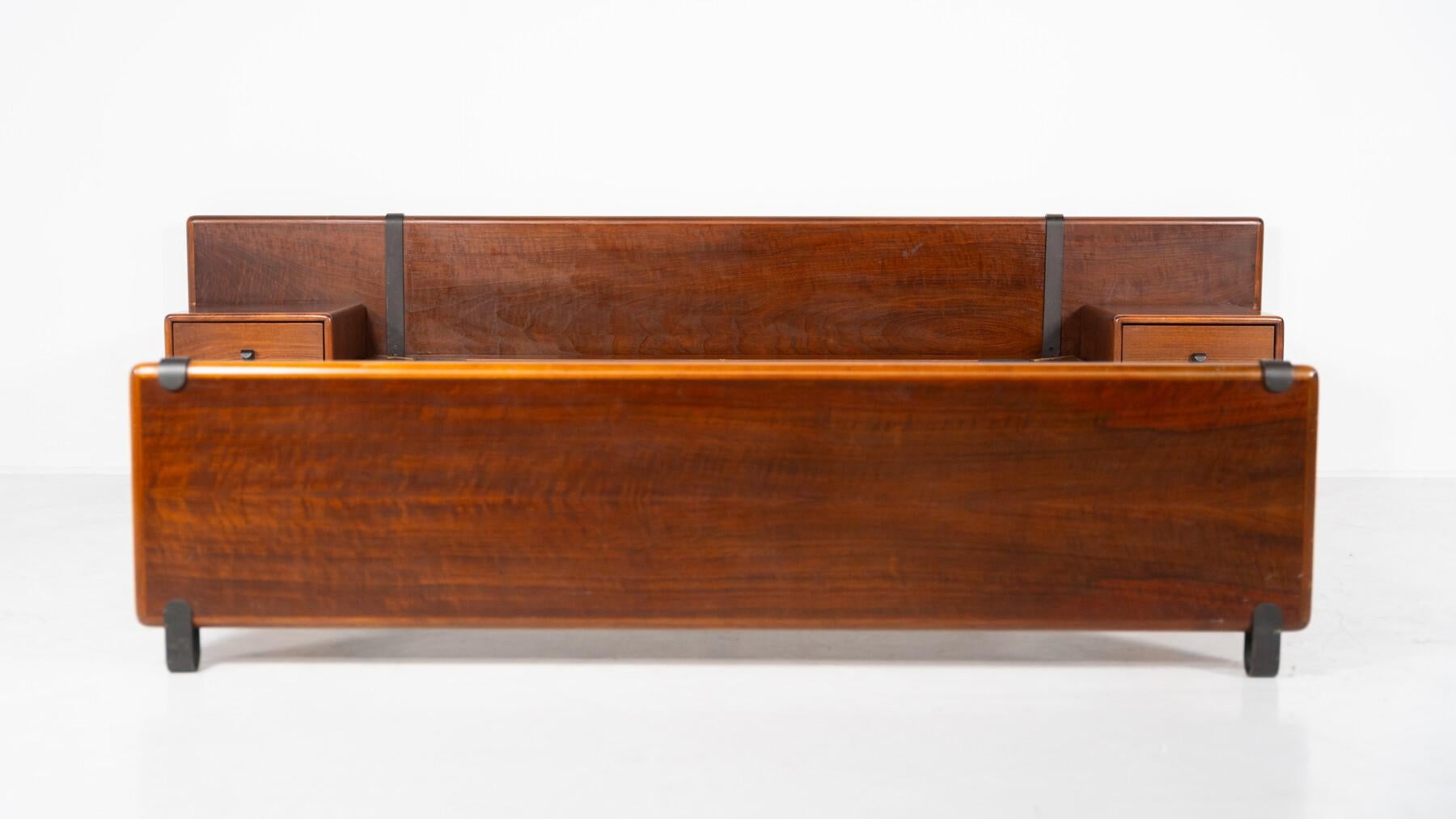 Mid-Century Modern Bed with Nightstands by Fabio Lenci for Bernini, Italy, 1970s For Sale 5