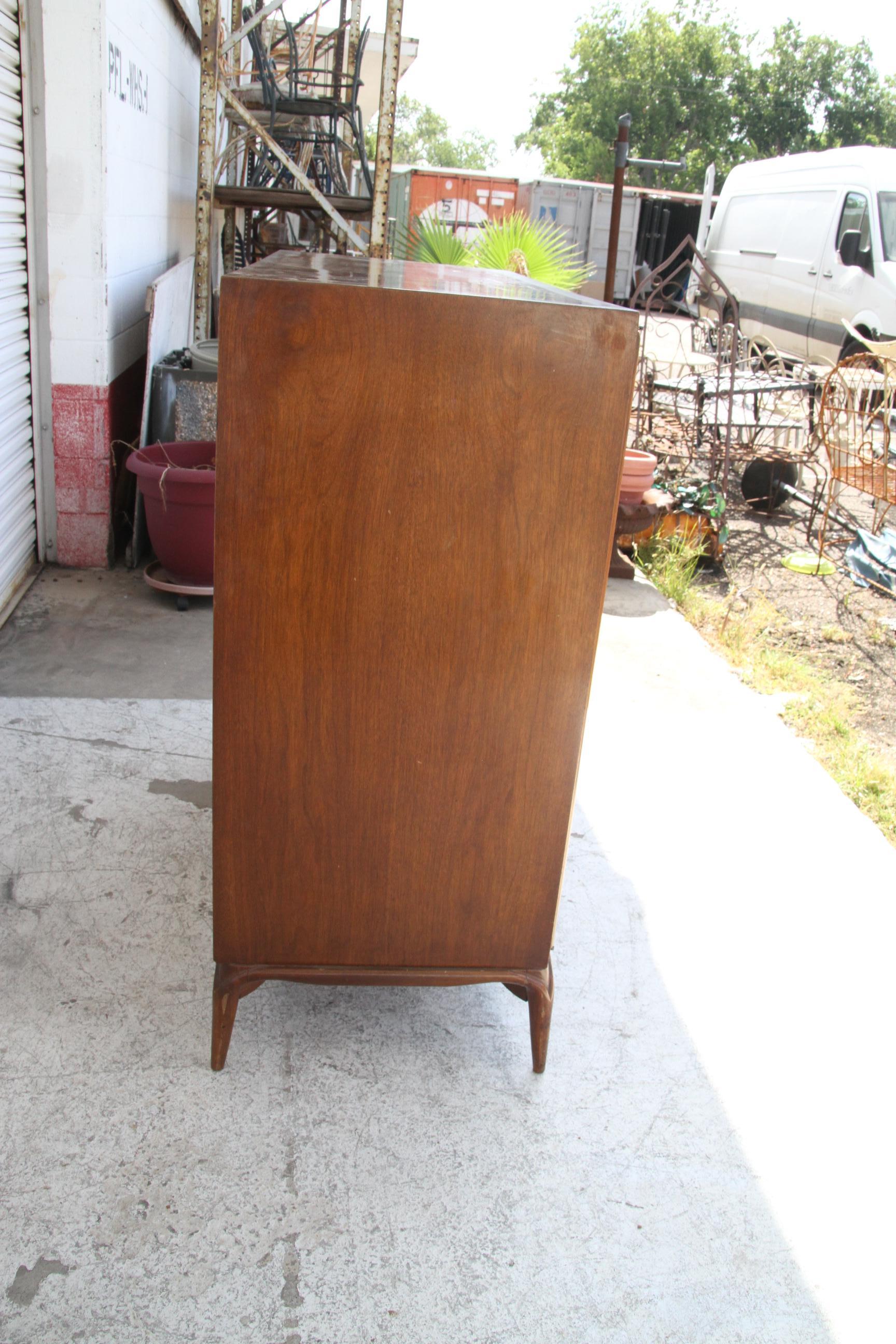 Cómoda moderna de mediados de siglo en venta 3