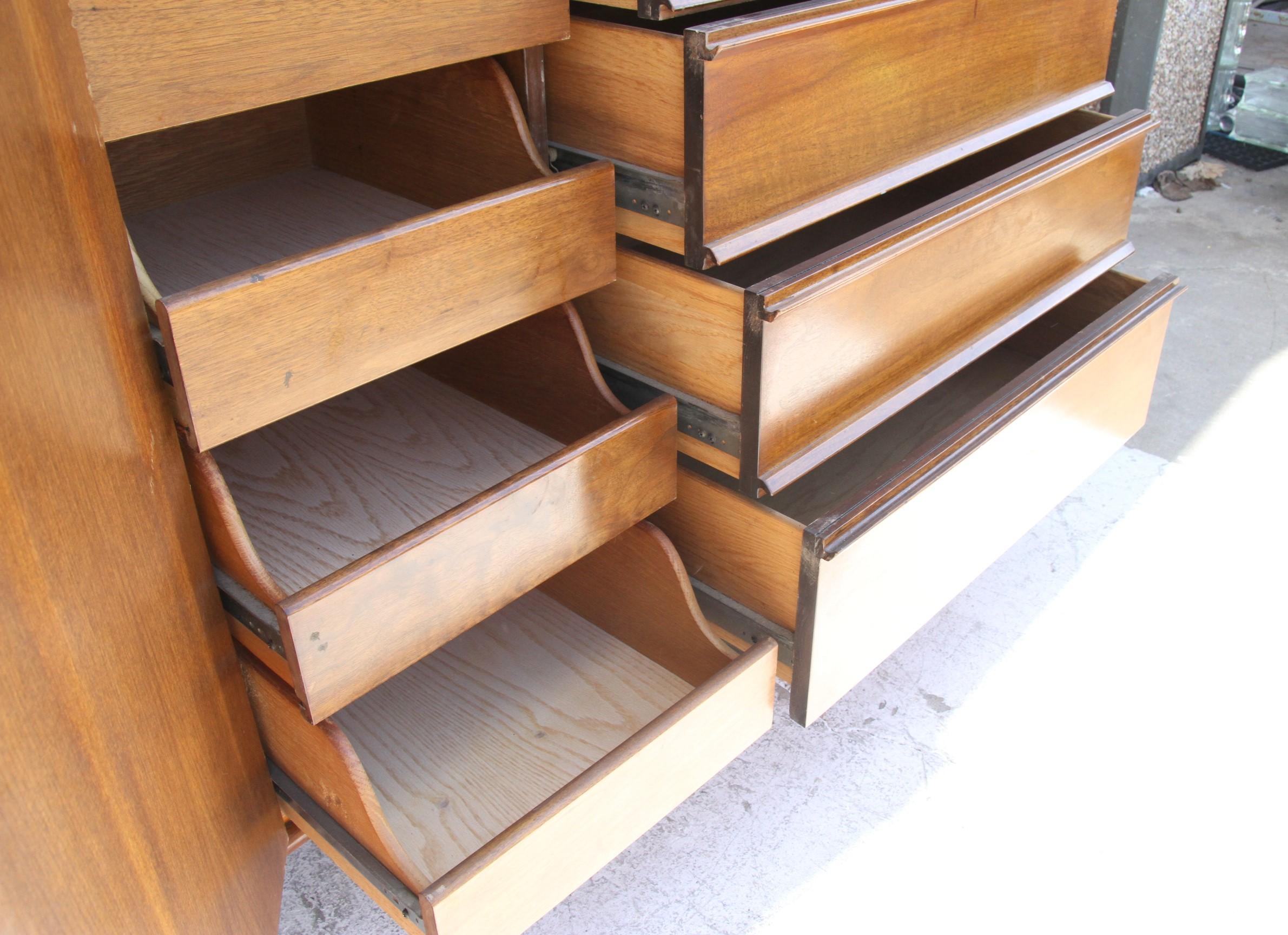 Cómoda moderna de mediados de siglo en venta 2