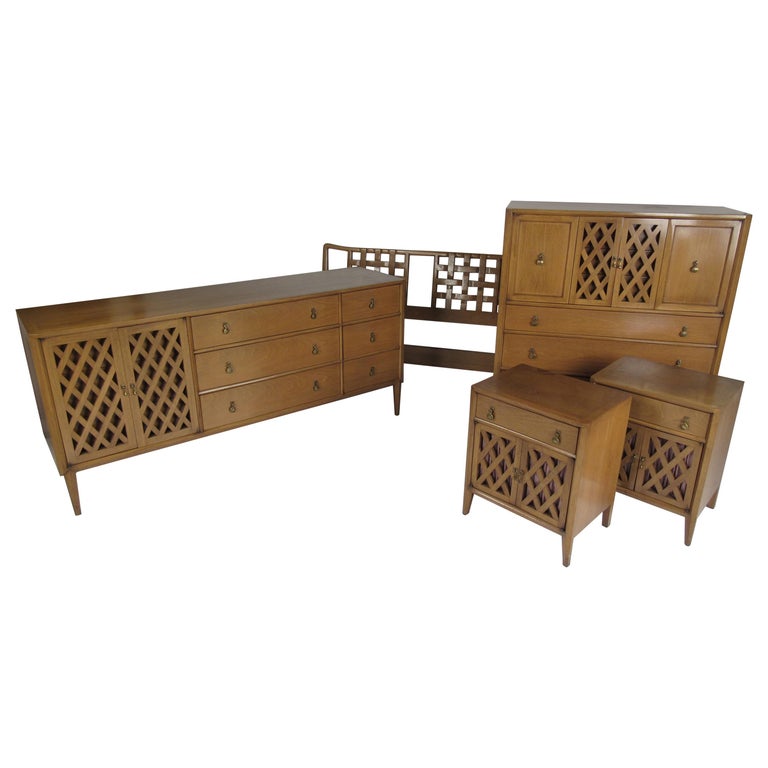 Mid-Century Modern Bedroom Set by Mount Airy For Sale at ...