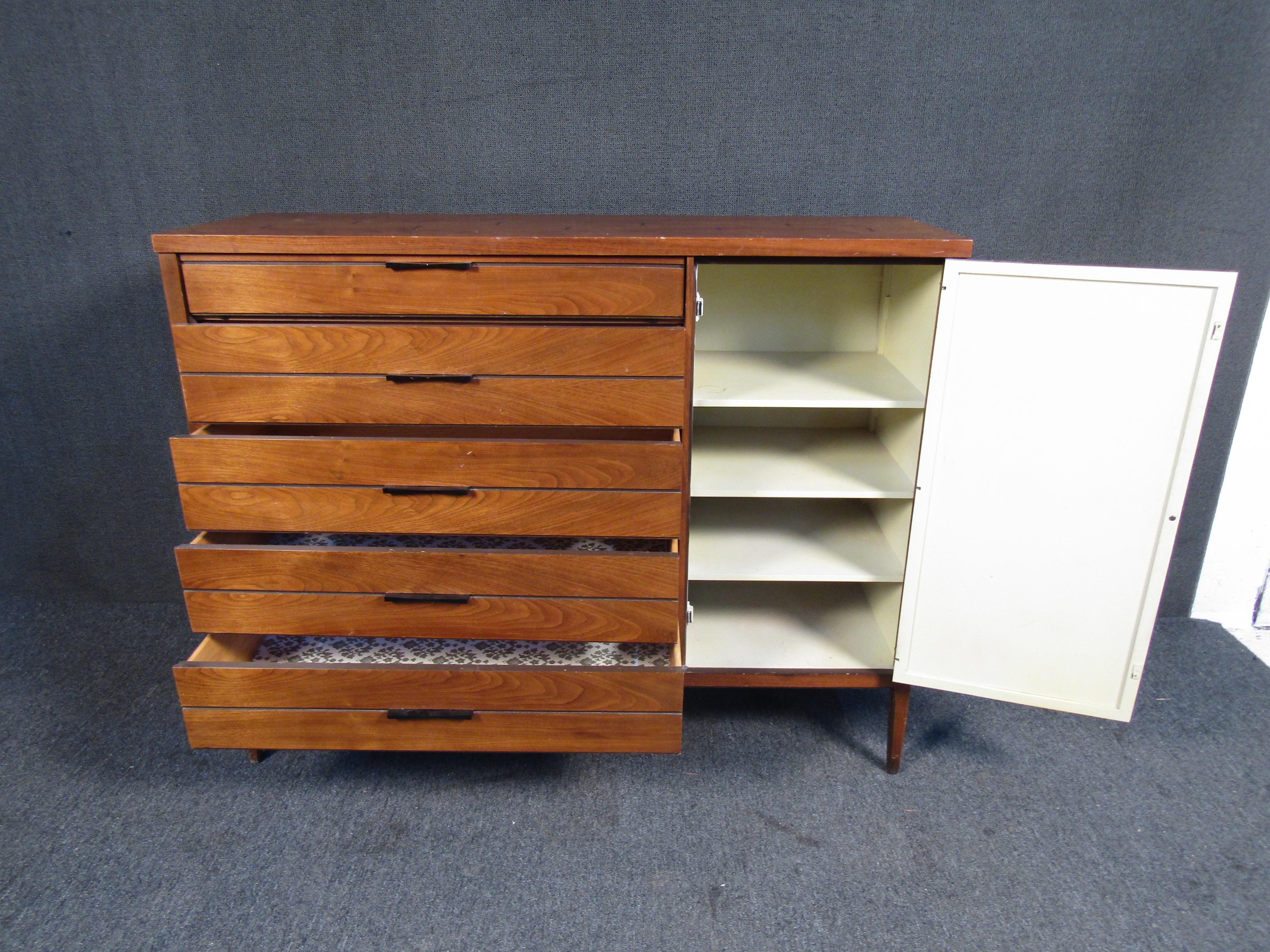 20th Century 'Tuxedo' Line Bedroom Set by Lane Furniture For Sale