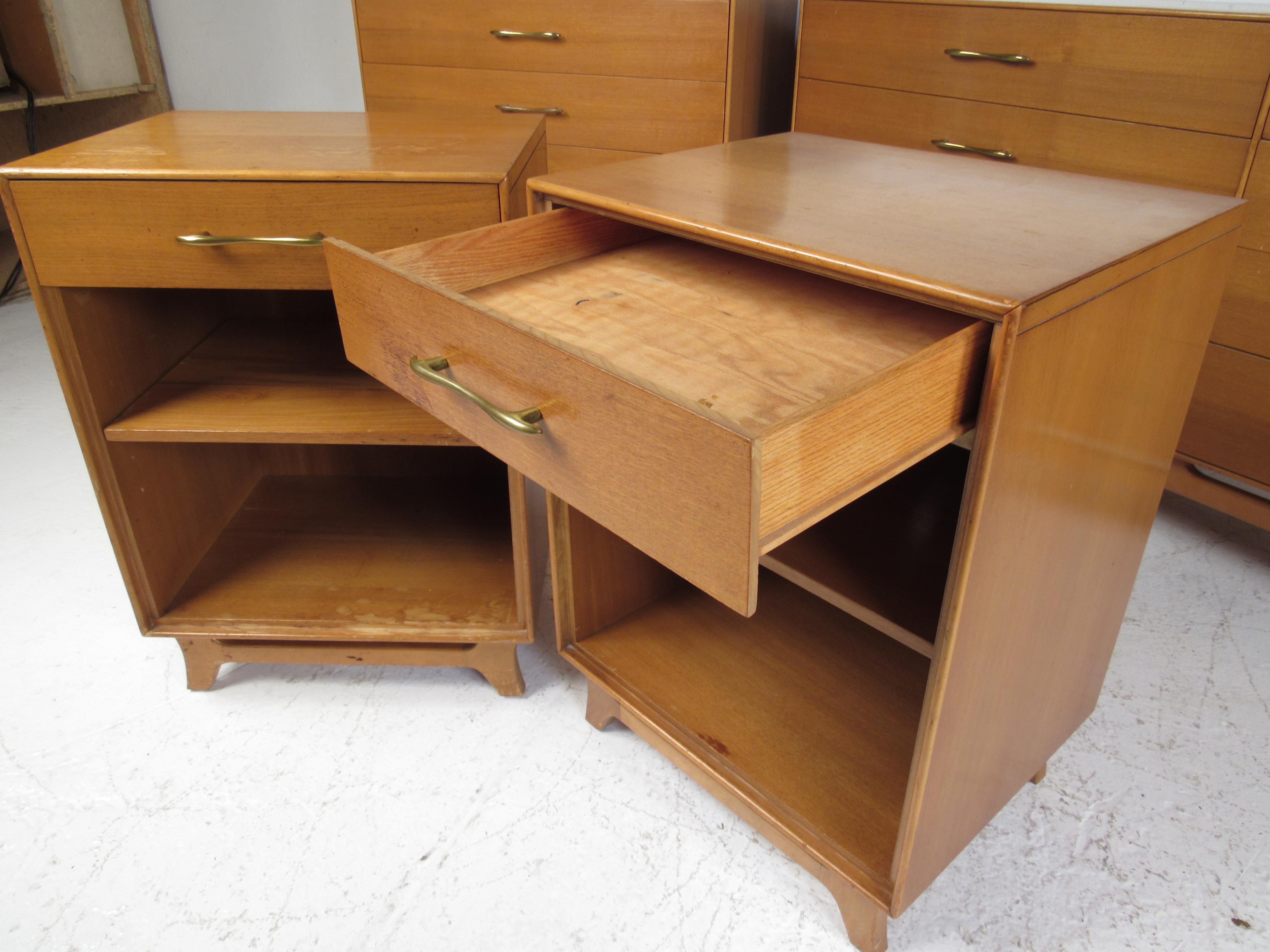 Mid-Century Modern Bedroom Suite by R-Way For Sale 1