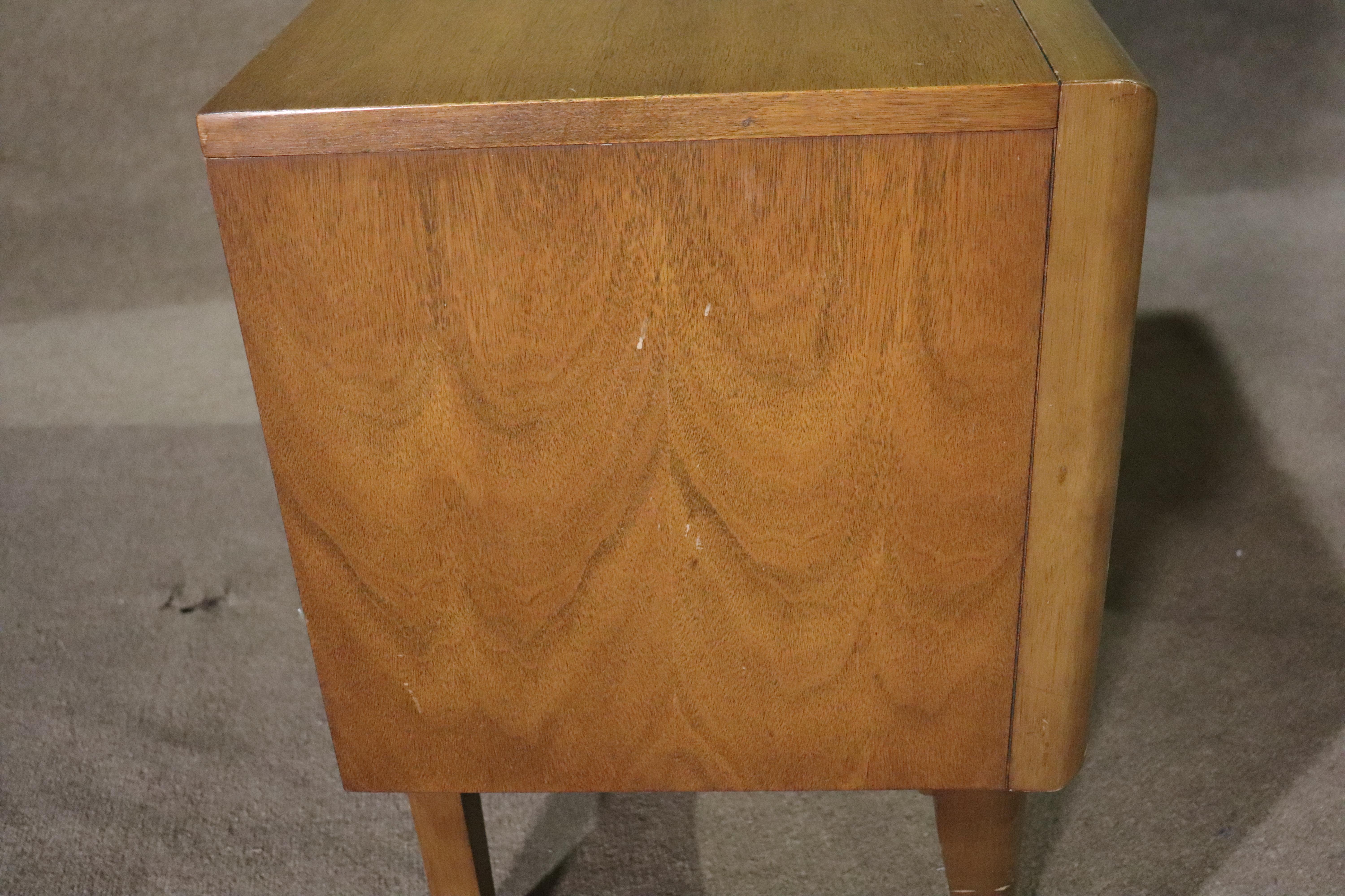 Mid-Century Modern Bedside Tables For Sale 5