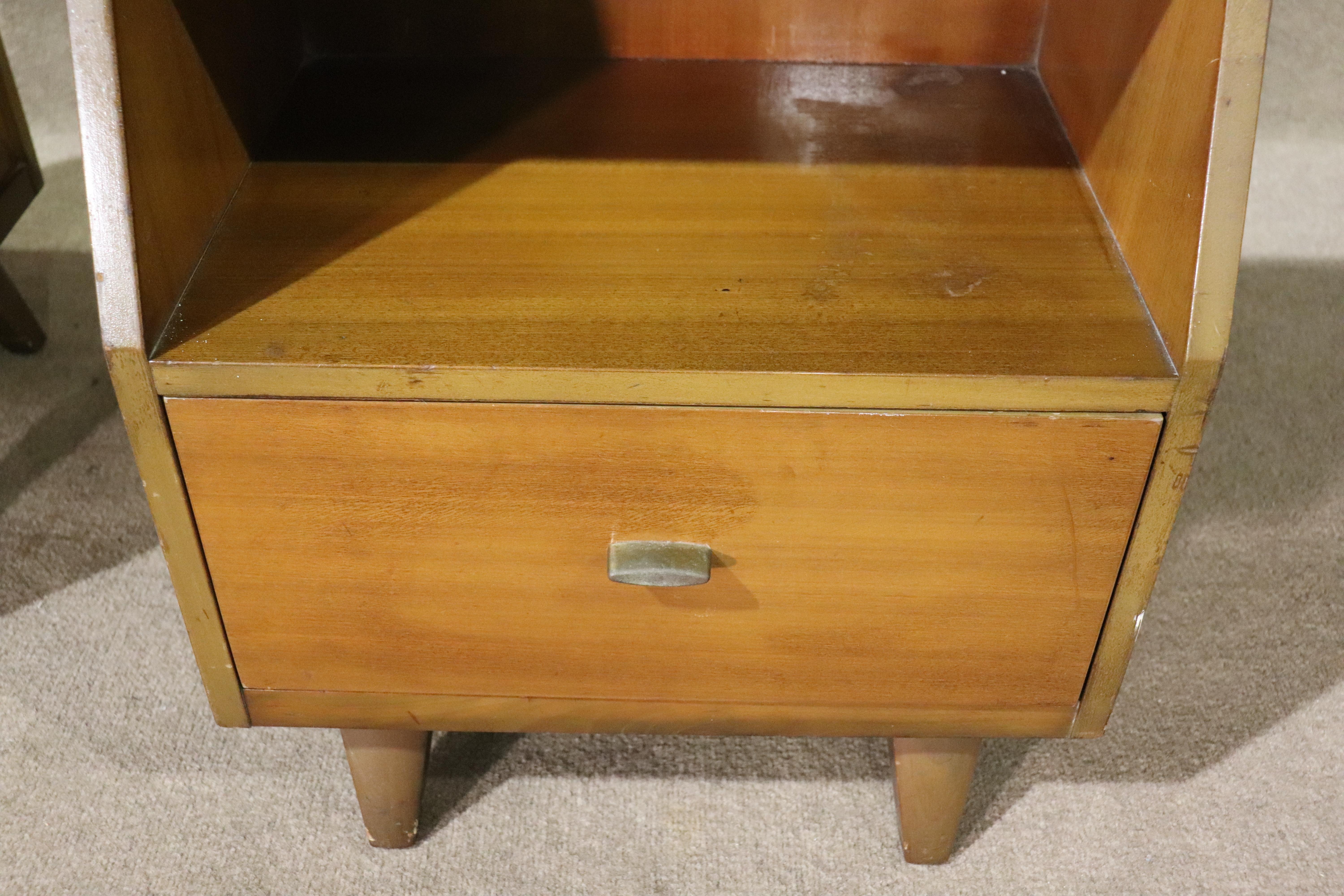 Mid-century Modern Bedside Tables For Sale 5