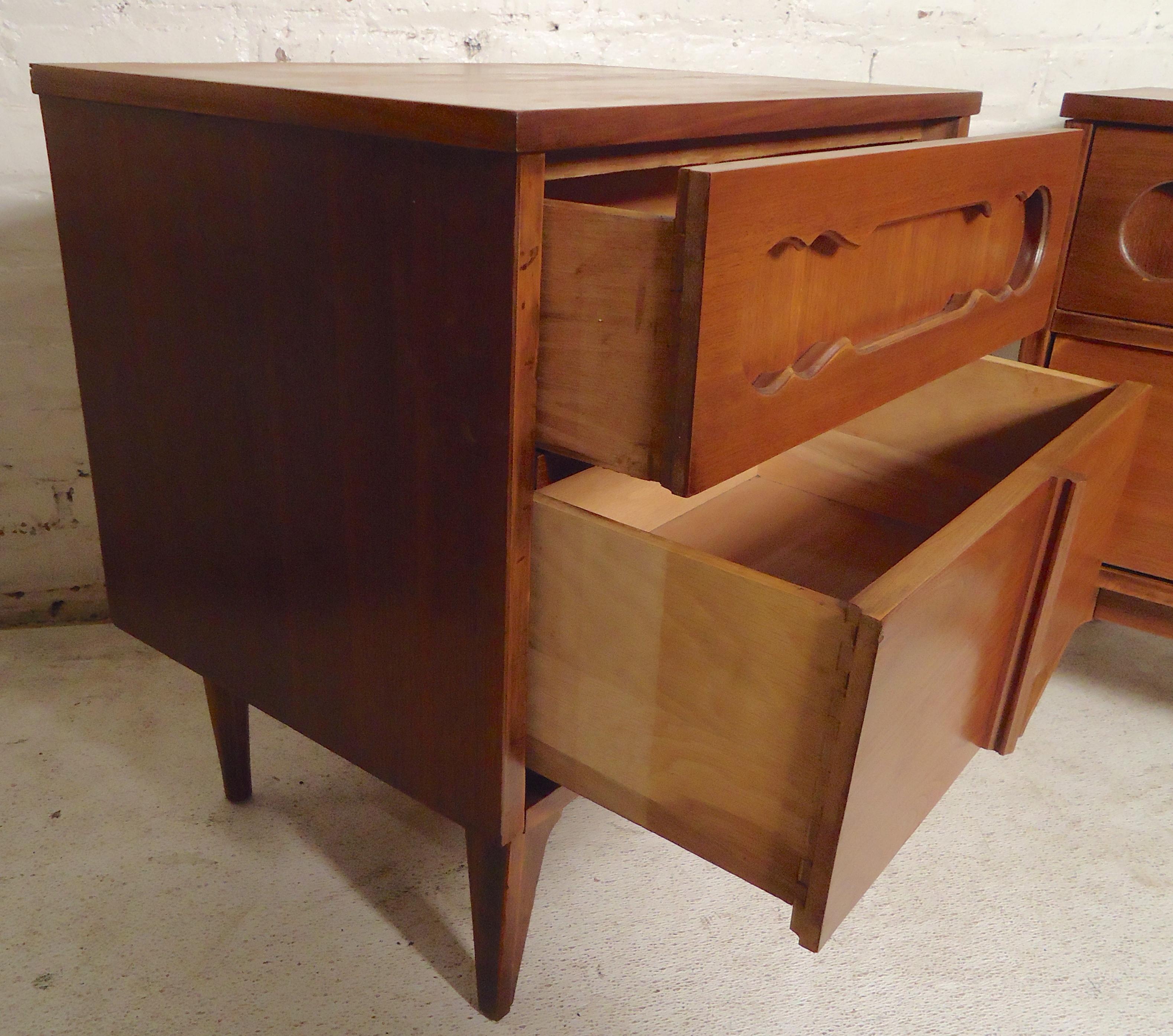 Mid-Century Modern Bedside Tables In Good Condition In Brooklyn, NY