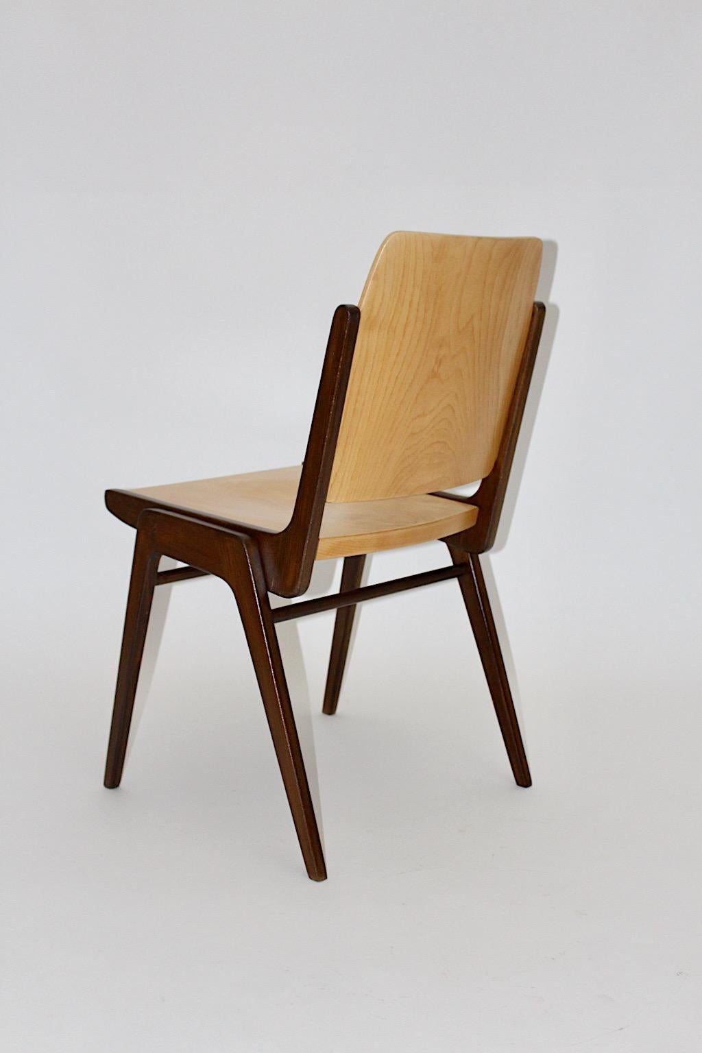 Douze chaises de salle à manger vintage en hêtre marron de style moderne du milieu du siècle dernier, Franz Schuster en vente 3