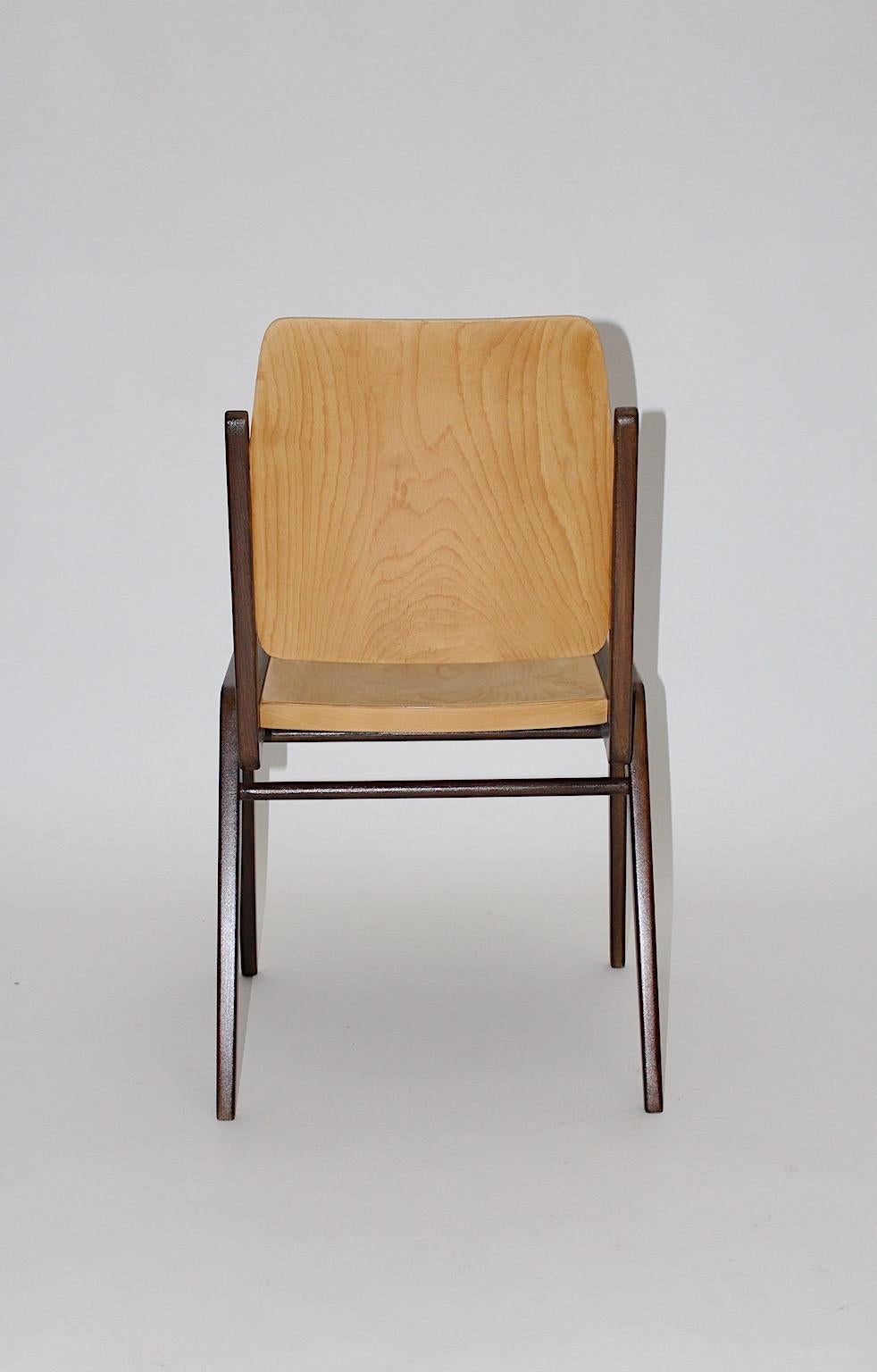 Douze chaises de salle à manger vintage en hêtre marron de style moderne du milieu du siècle dernier, Franz Schuster en vente 5