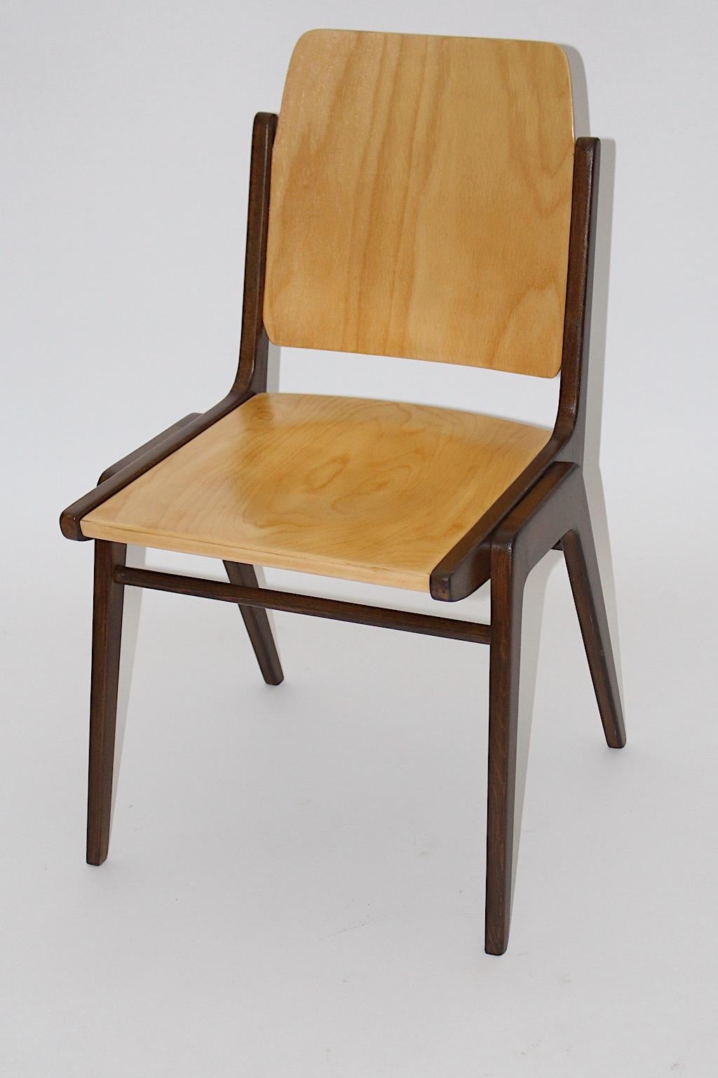 Douze chaises de salle à manger vintage en hêtre marron de style moderne du milieu du siècle dernier, Franz Schuster en vente 9