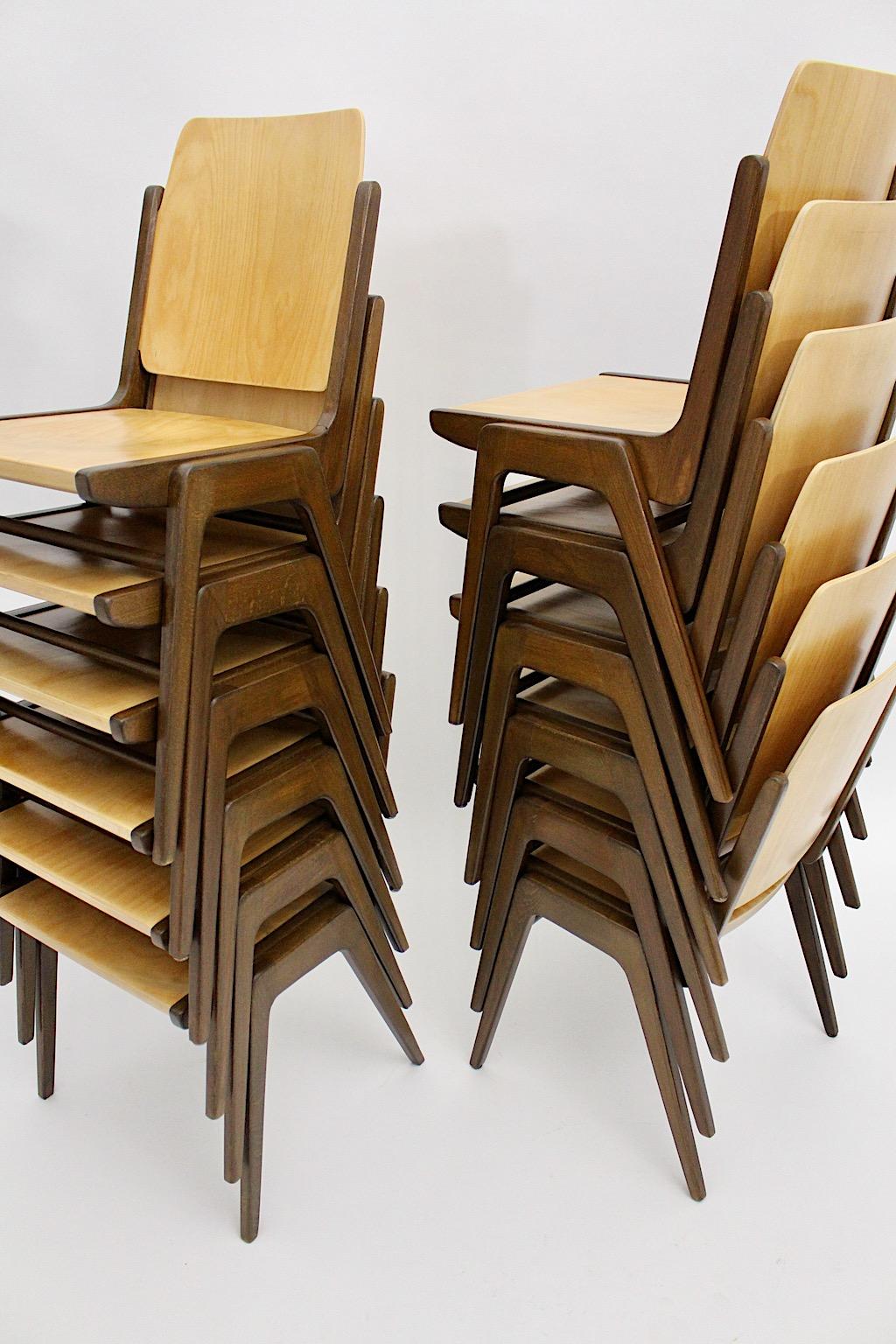 20ième siècle Douze chaises de salle à manger vintage en hêtre marron de style moderne du milieu du siècle dernier, Franz Schuster en vente