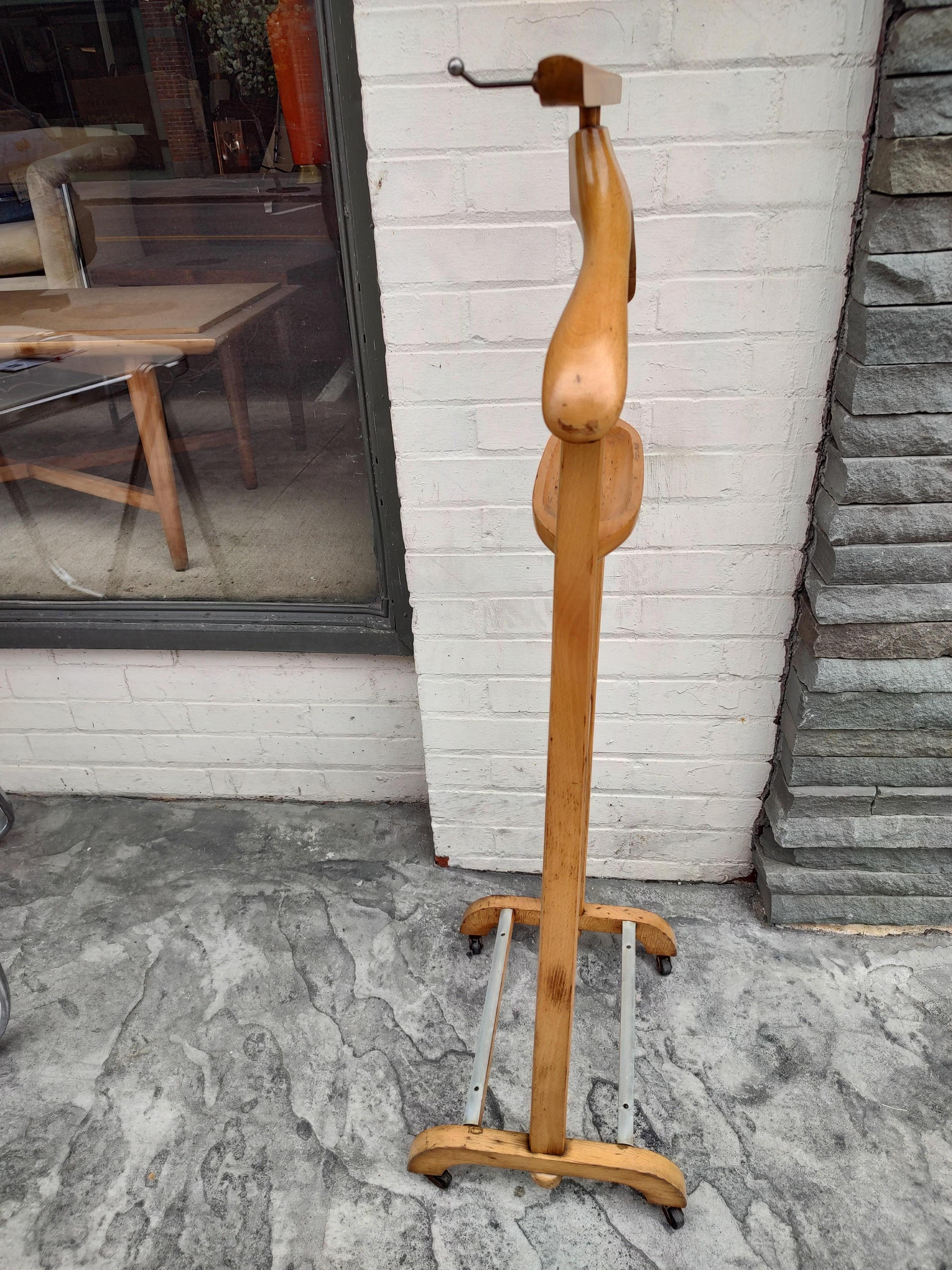 Moderne Mid-Century-Modern-Kleiderständer aus Buche, Italien 1