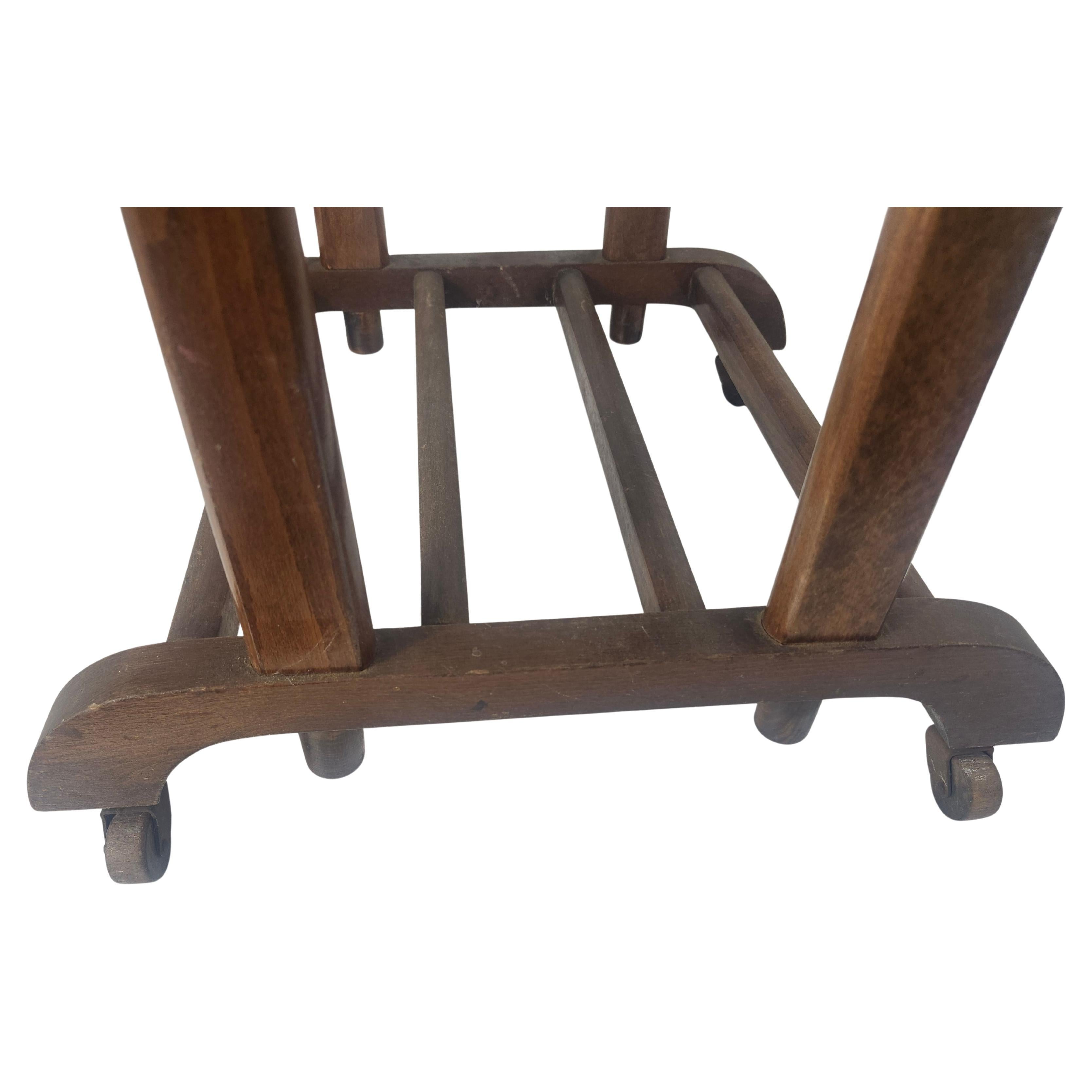 Mid Century Modern Buche Kleiderständer Italien (Italienisch) im Angebot