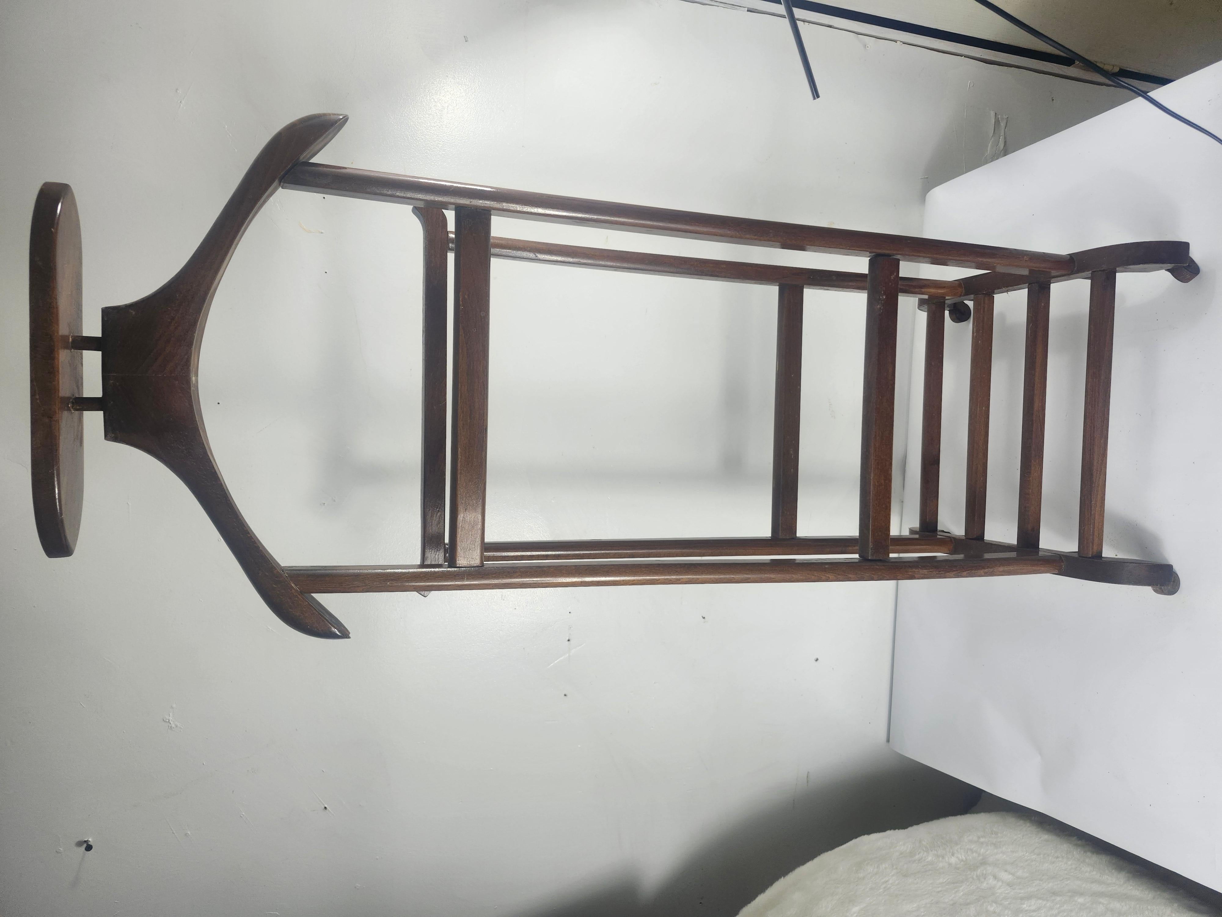 Mid Century Modern Buche Kleiderständer Italien (Buchenholz) im Angebot