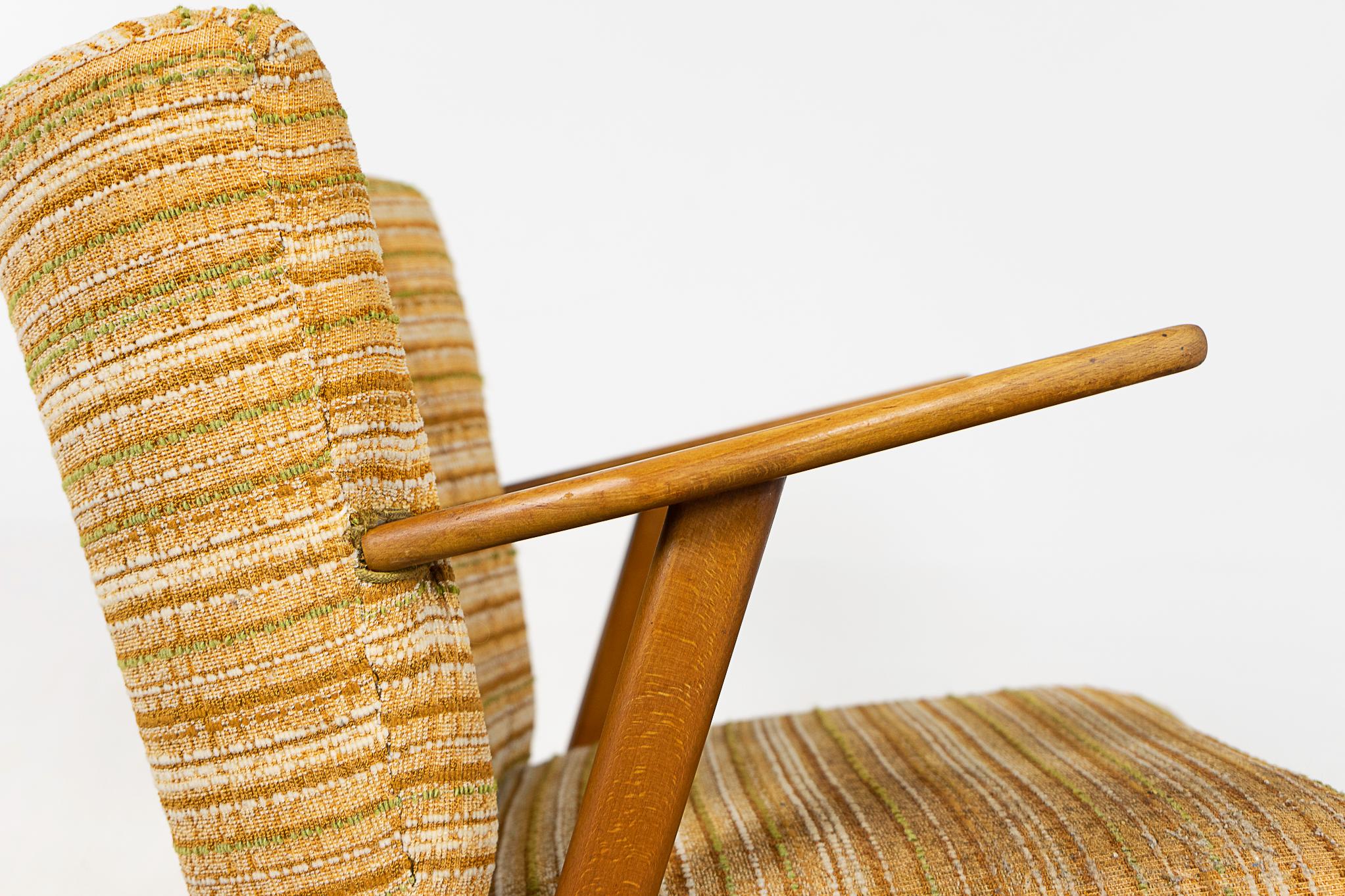 Mid-Century Modern Beech Lounge Chair For Sale 3