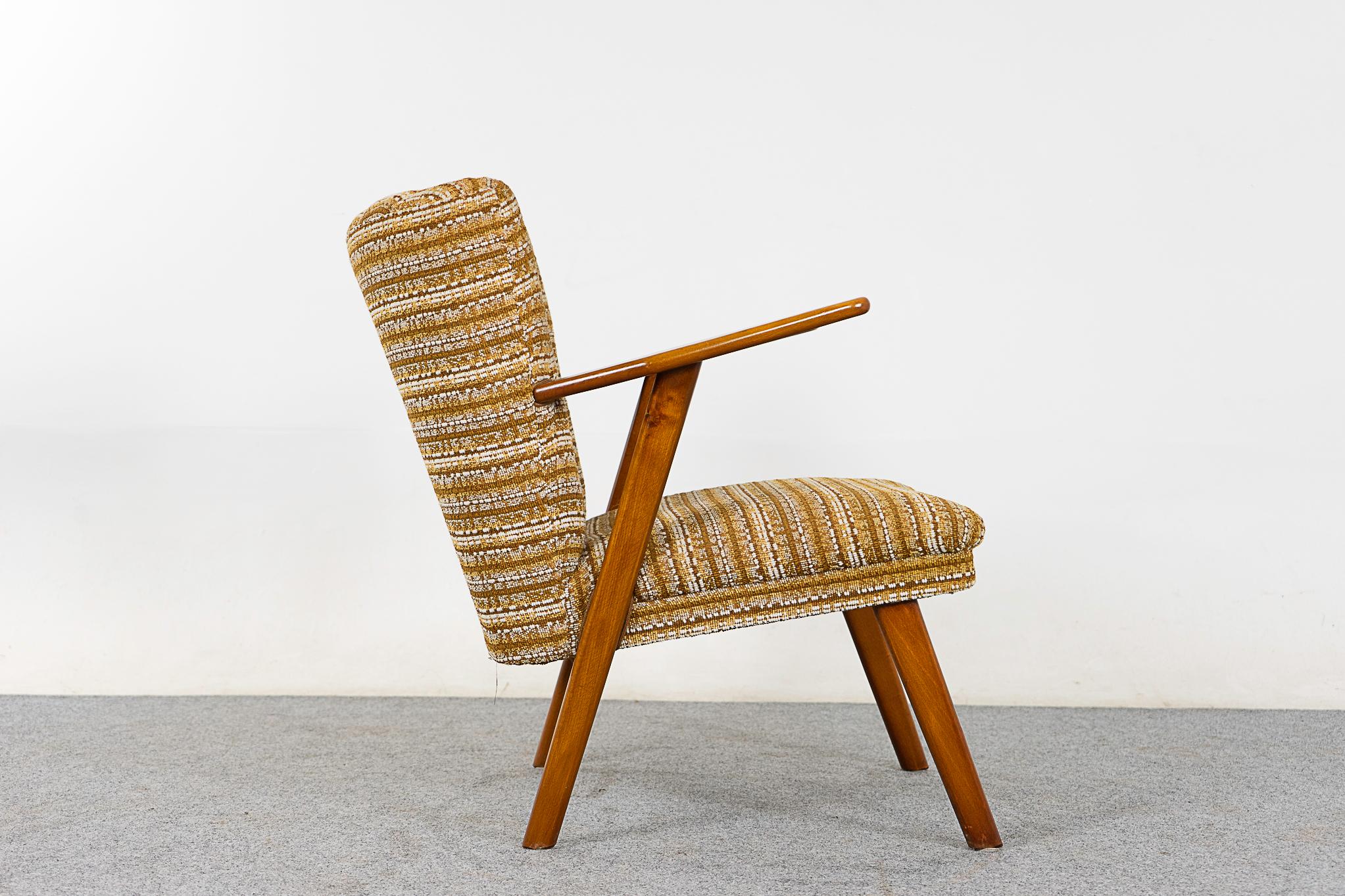 Mid-Century Modern Beech Lounge Chair For Sale 2