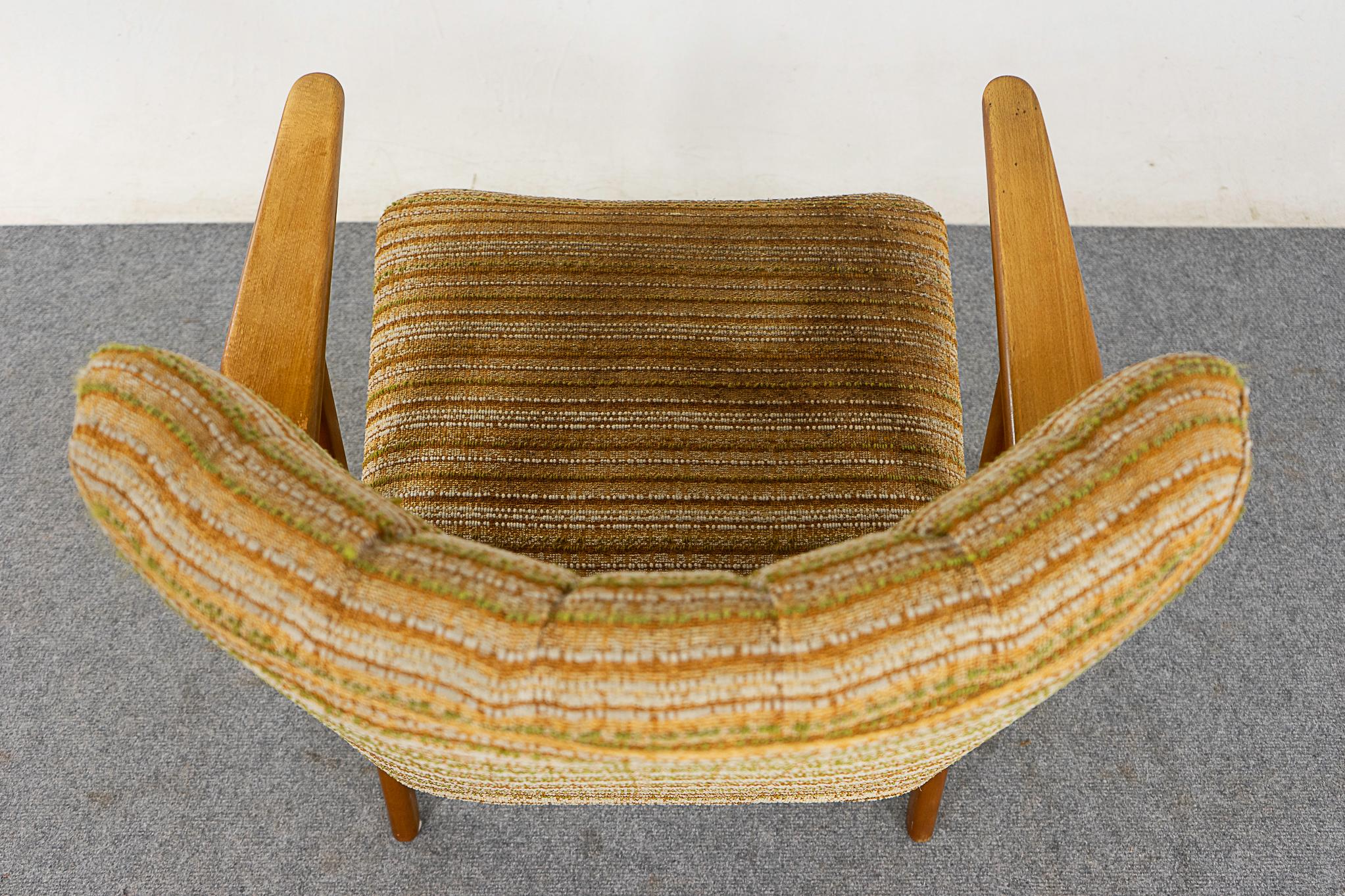 Mid-Century Modern Beech Lounge Chair For Sale 4