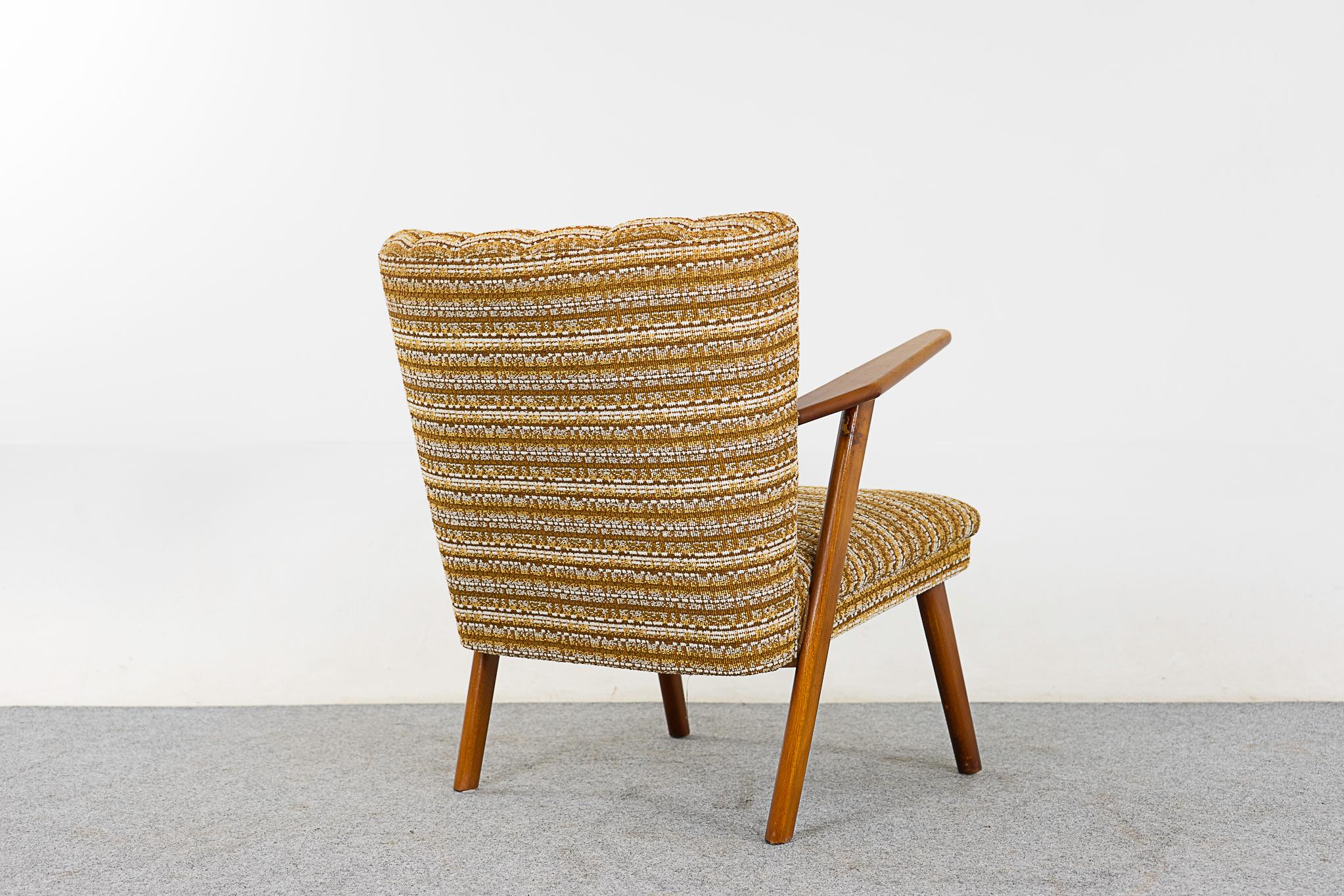 Mid-Century Modern Beech Lounge Chair For Sale 3
