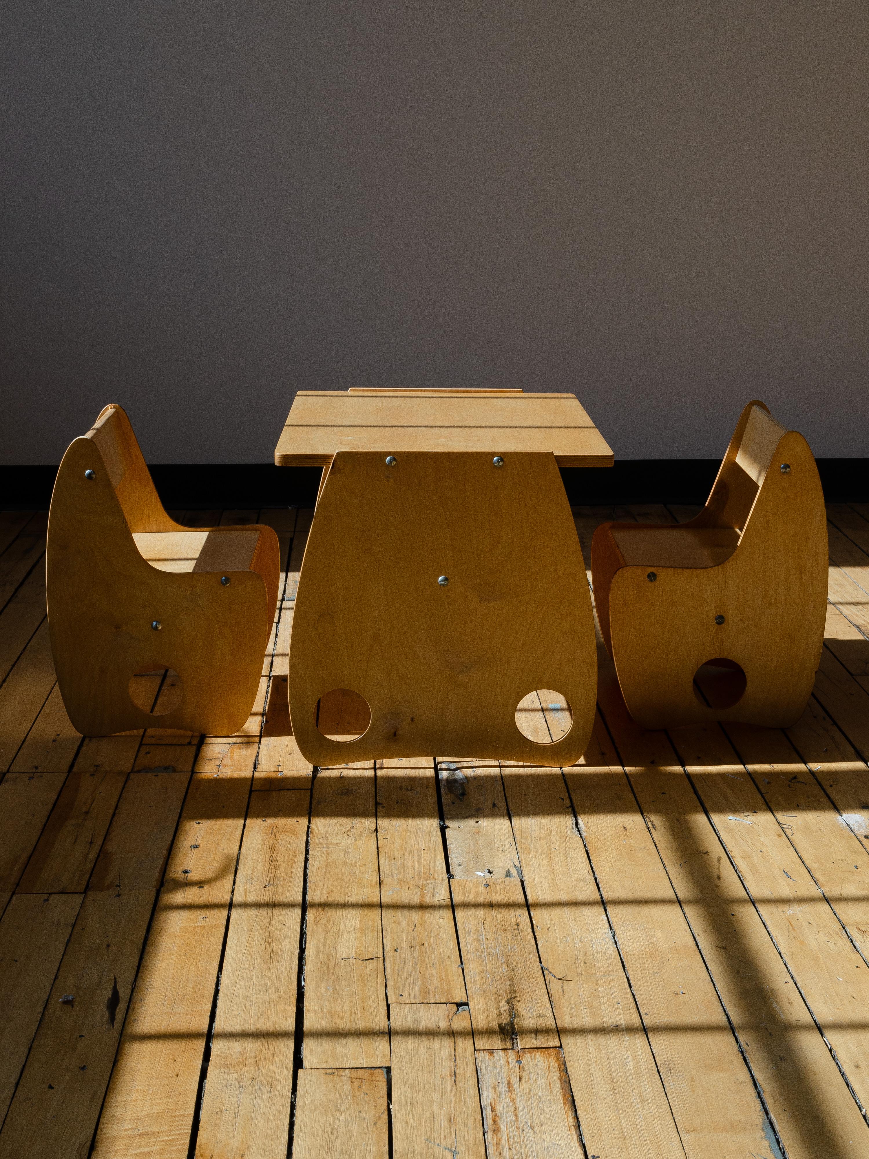 Mid-Century Modern Ensemble table et chaises pour enfants Hans Mitzlaff en contreplaqué de hêtre, moderne du milieu du siècle dernier  en vente