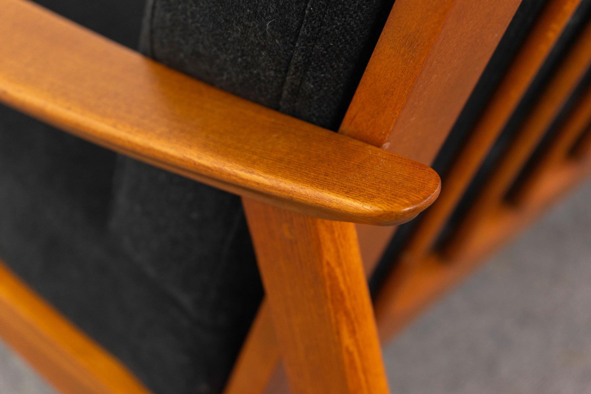 Mid-Century Modern Beech Sofa For Sale 3