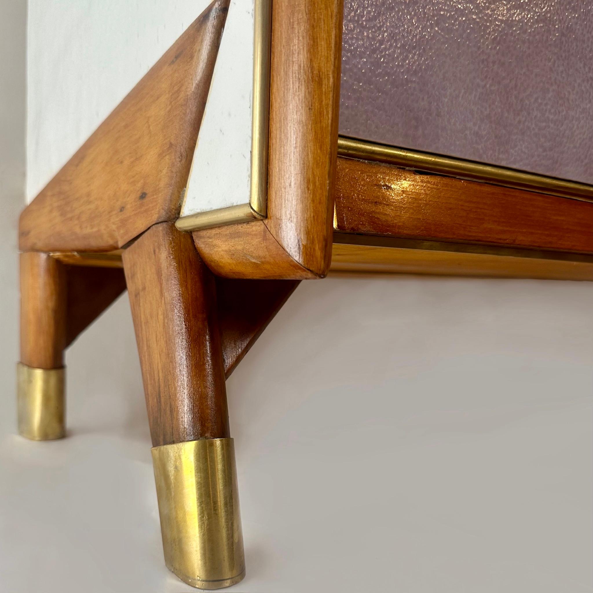 Mobile bar a secco in legno di faggio, ottone, specchio e vetro artistico di Murano della modernità di metà secolo in vendita 4