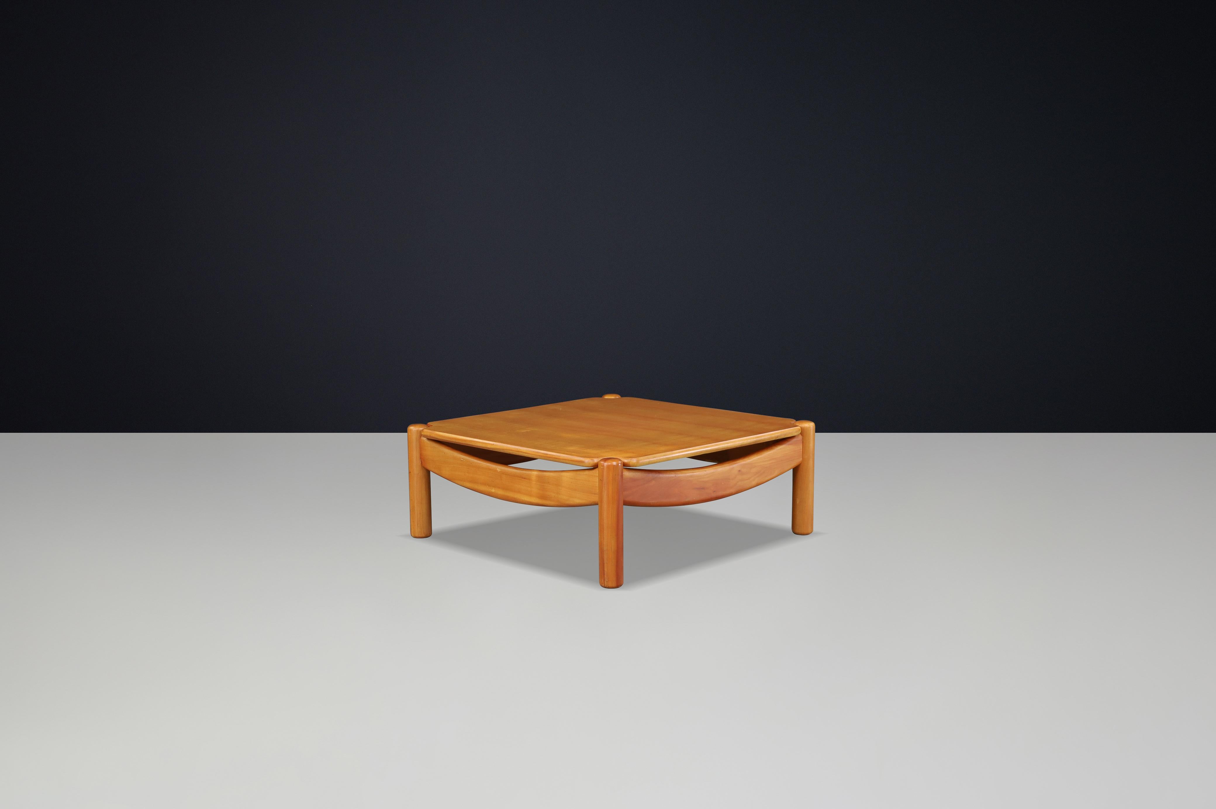 Moderner Couchtisch aus Buchenholz von Carl Straub, Deutschland, 1960er Jahre

Diese Couchtische von Carl Straub aus der Jahrhundertmitte werden einzeln angeboten und sind außergewöhnliche Beispiele für deutsches Design der 1960er Jahre. Jeder der