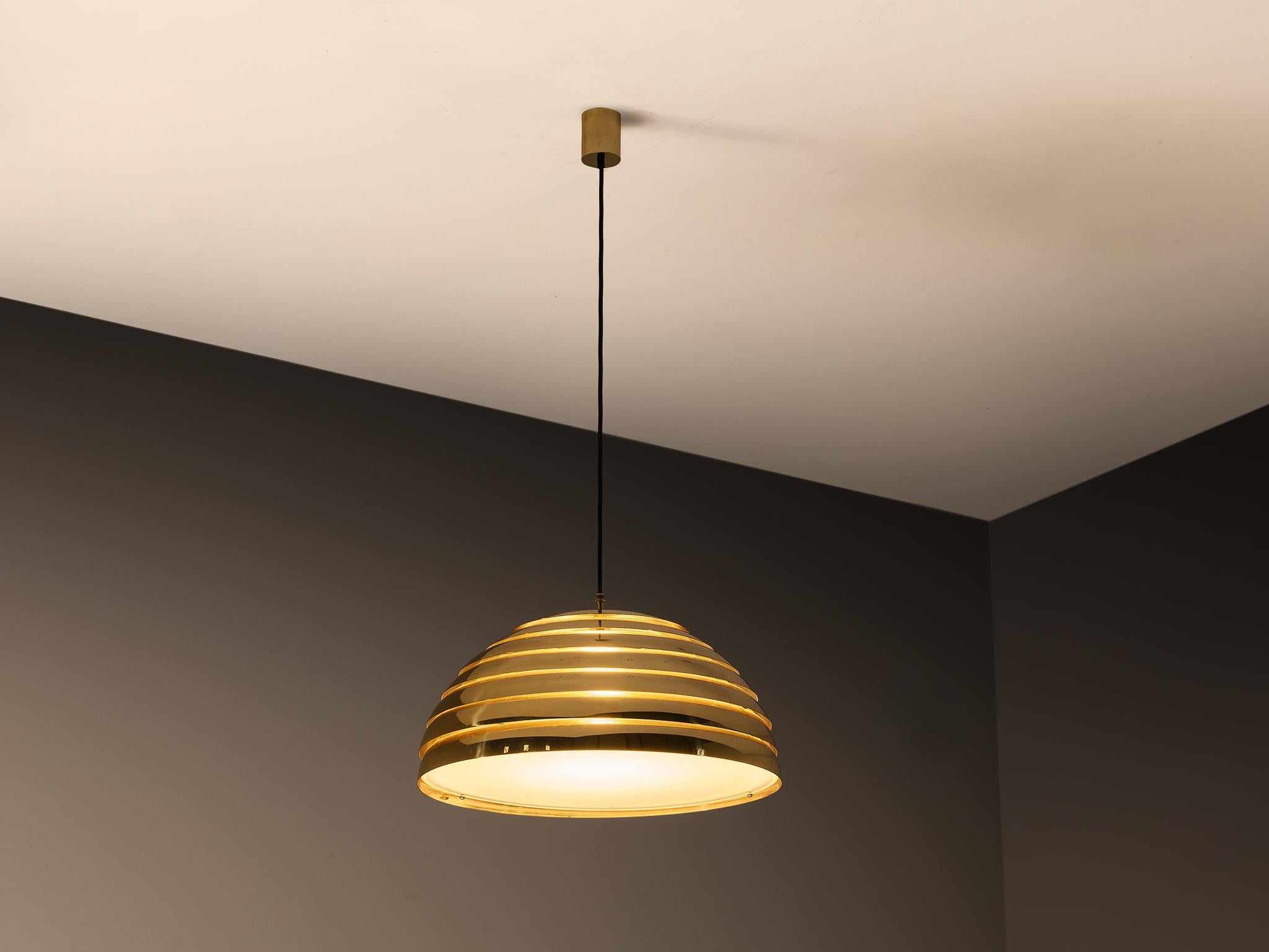 Mid-Century Modern 'Beehive' Lighting Pendant in Brass In Good Condition For Sale In Waalwijk, NL