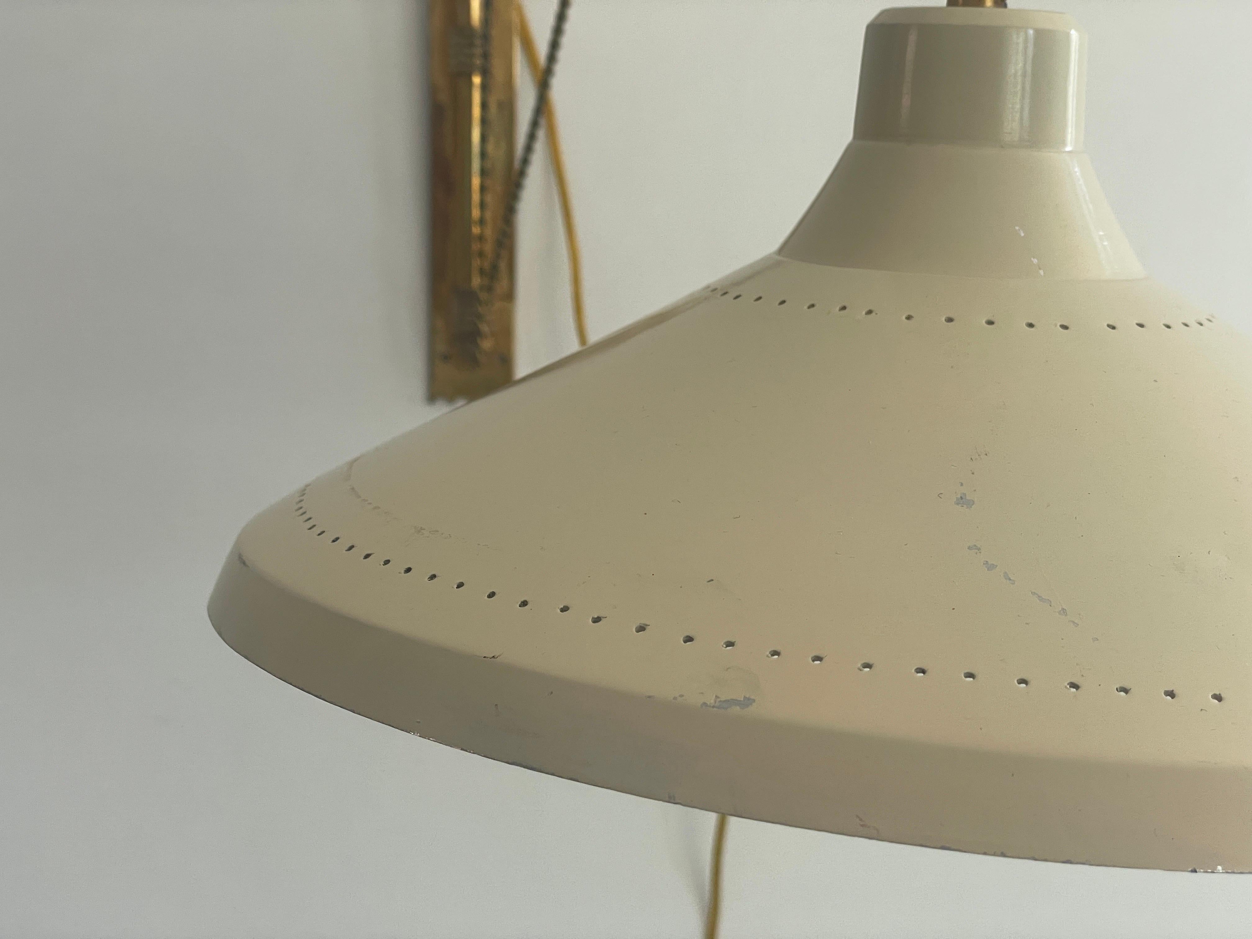 Mid-Century Modern Beige Brass Wall Lamp, 1950s, Italy en vente 5