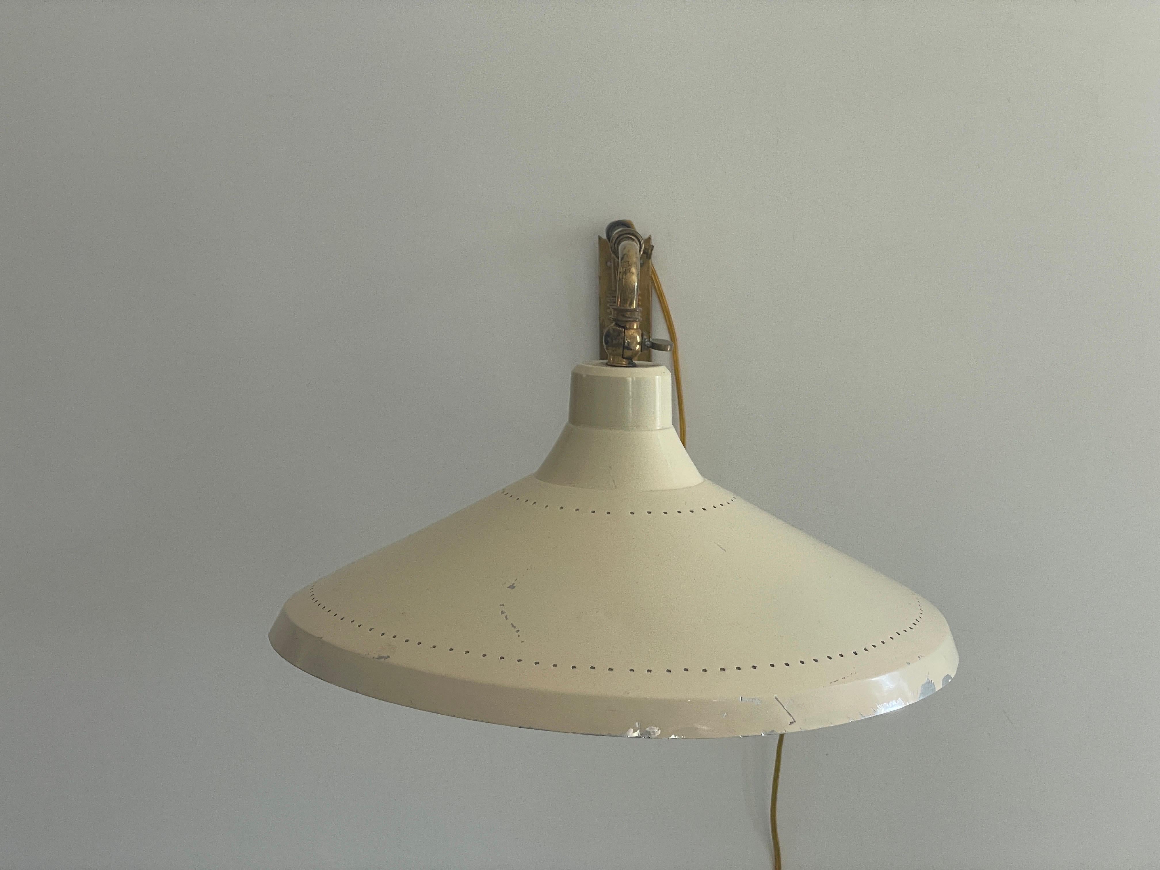 Mid-Century Modern Beige Brass Wall Lamp, 1950s, Italy en vente 6