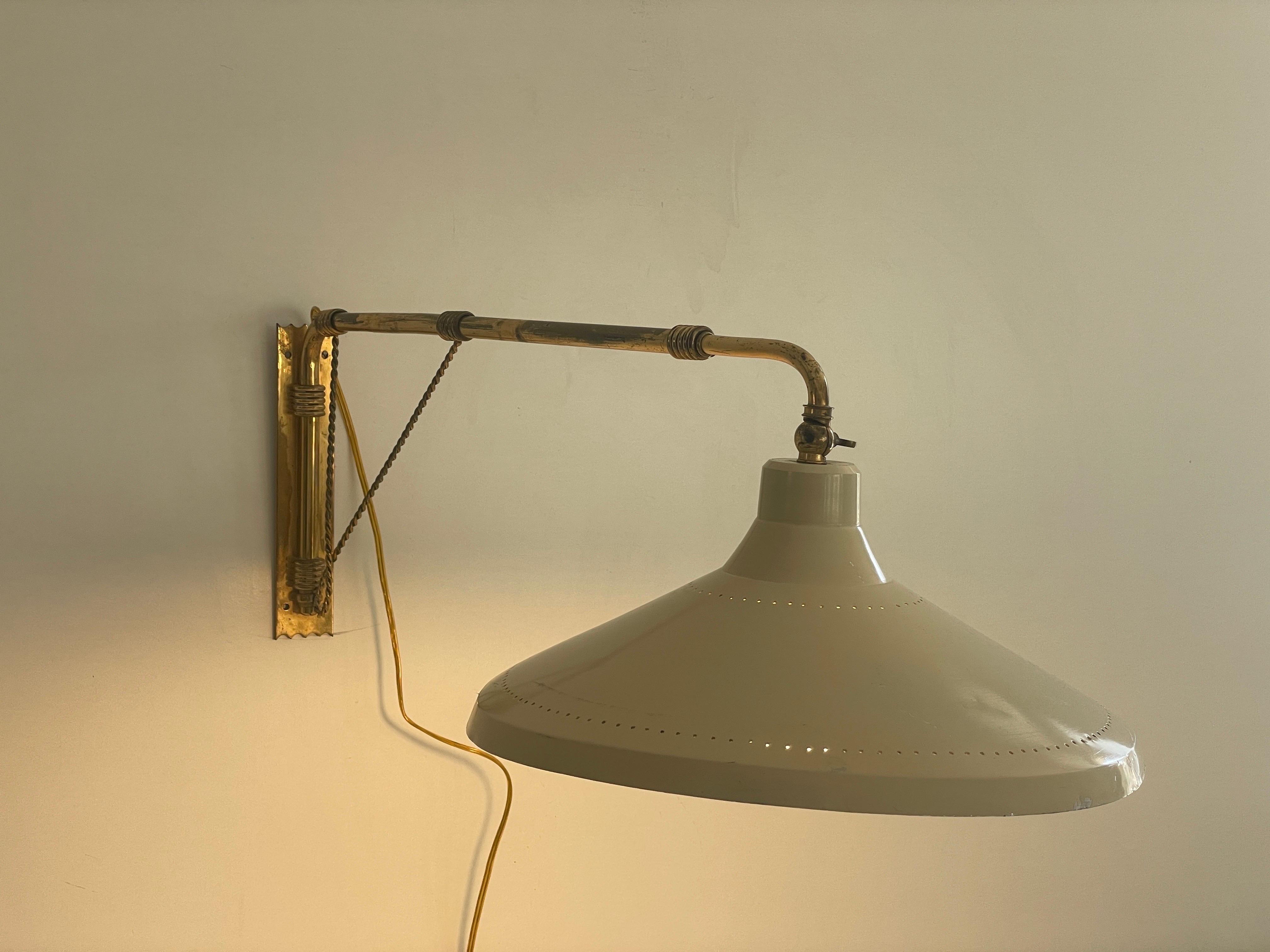 Mid-Century Modern Beige Brass Wall Lamp, 1950s, Italy en vente 7