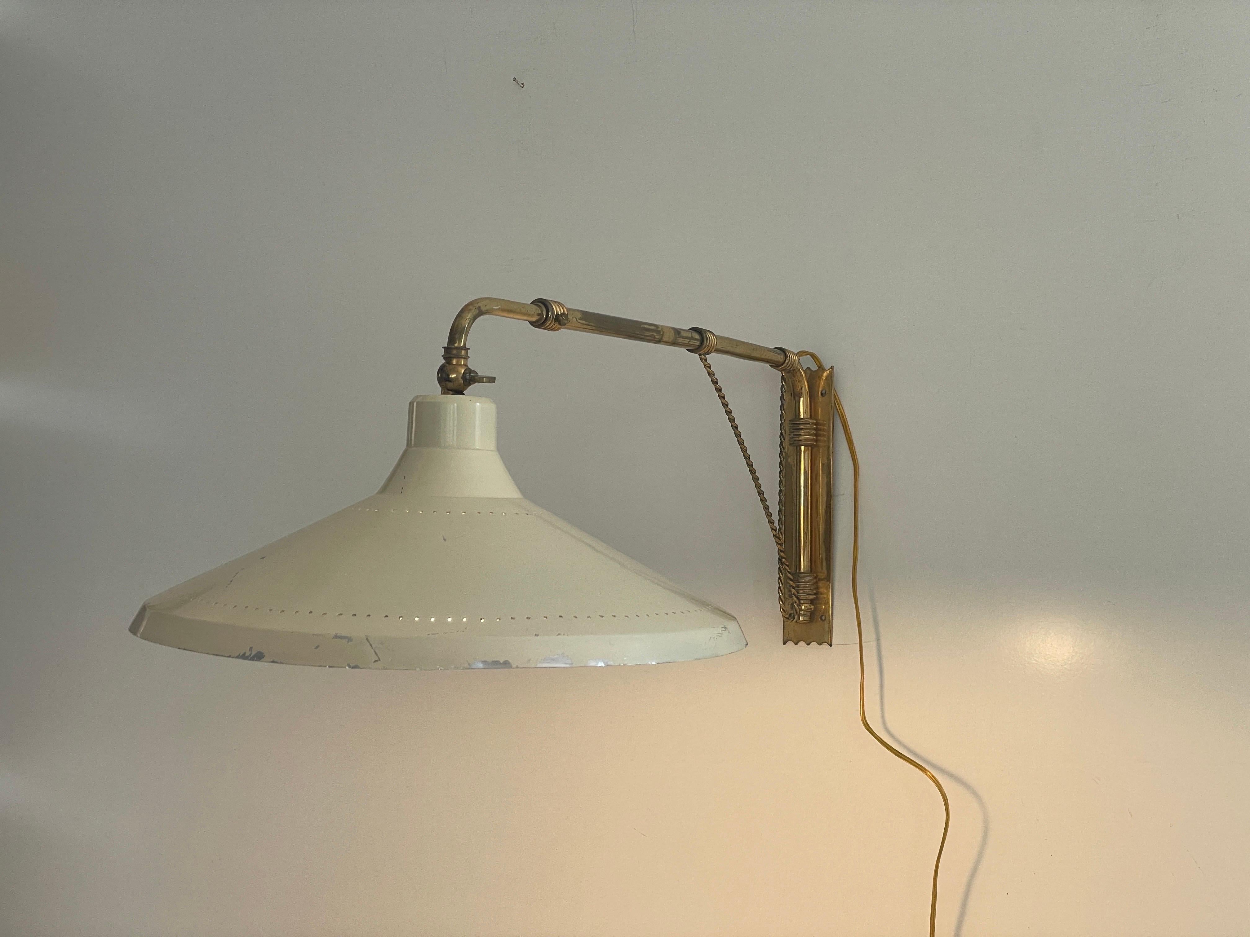 Mid-Century Modern Beige Brass Wall Lamp, 1950s, Italy en vente 9