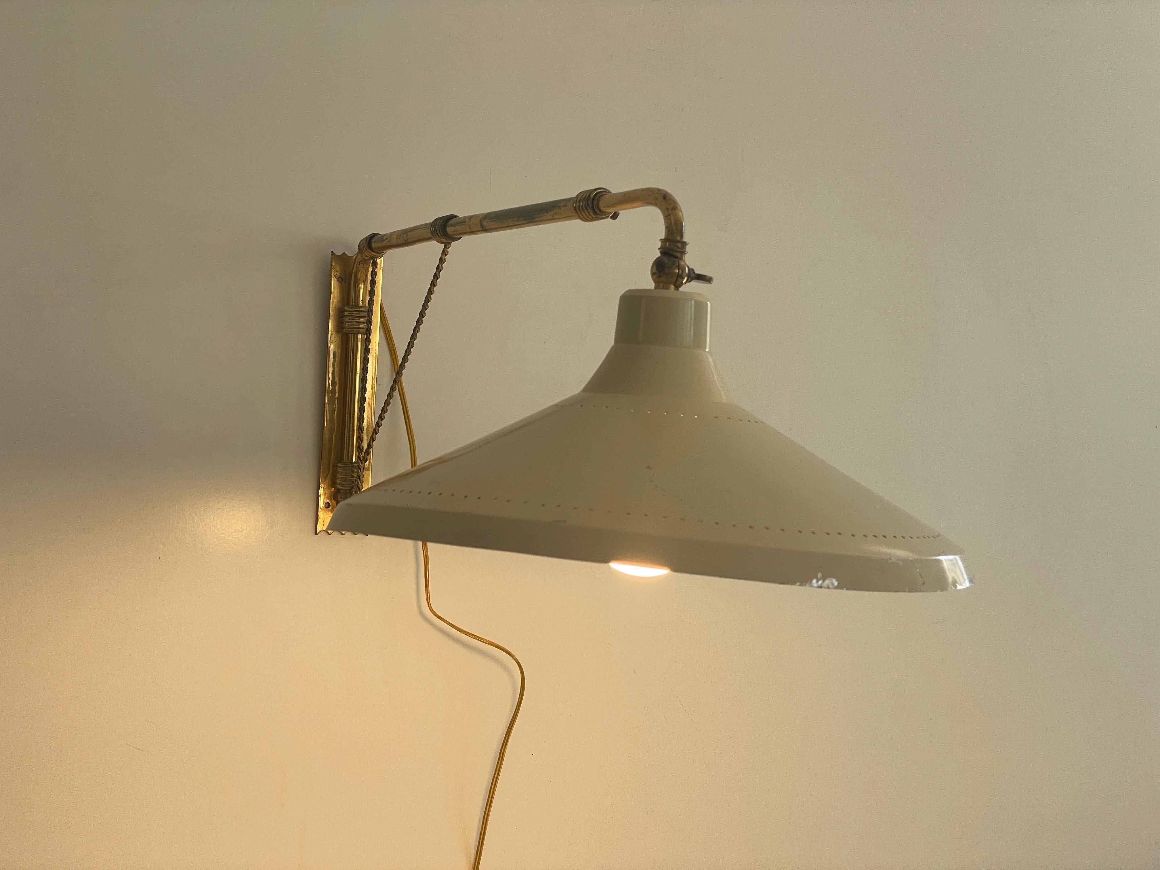 Mid-Century Modern Beige Brass Wall Lamp, 1950s, Italy en vente 11