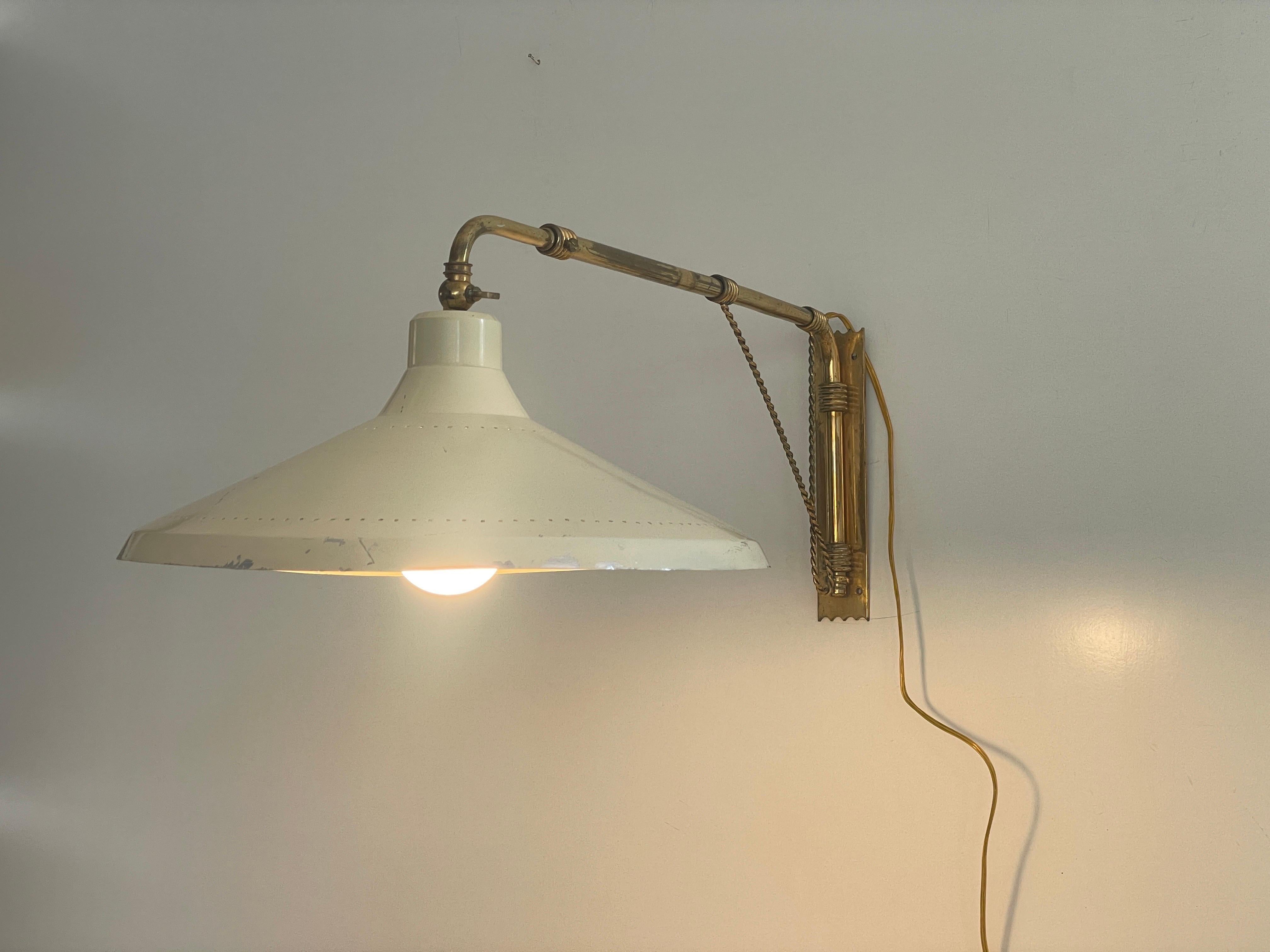 Mid-Century Modern Beige Brass Wall Lamp, 1950s, Italy en vente 13