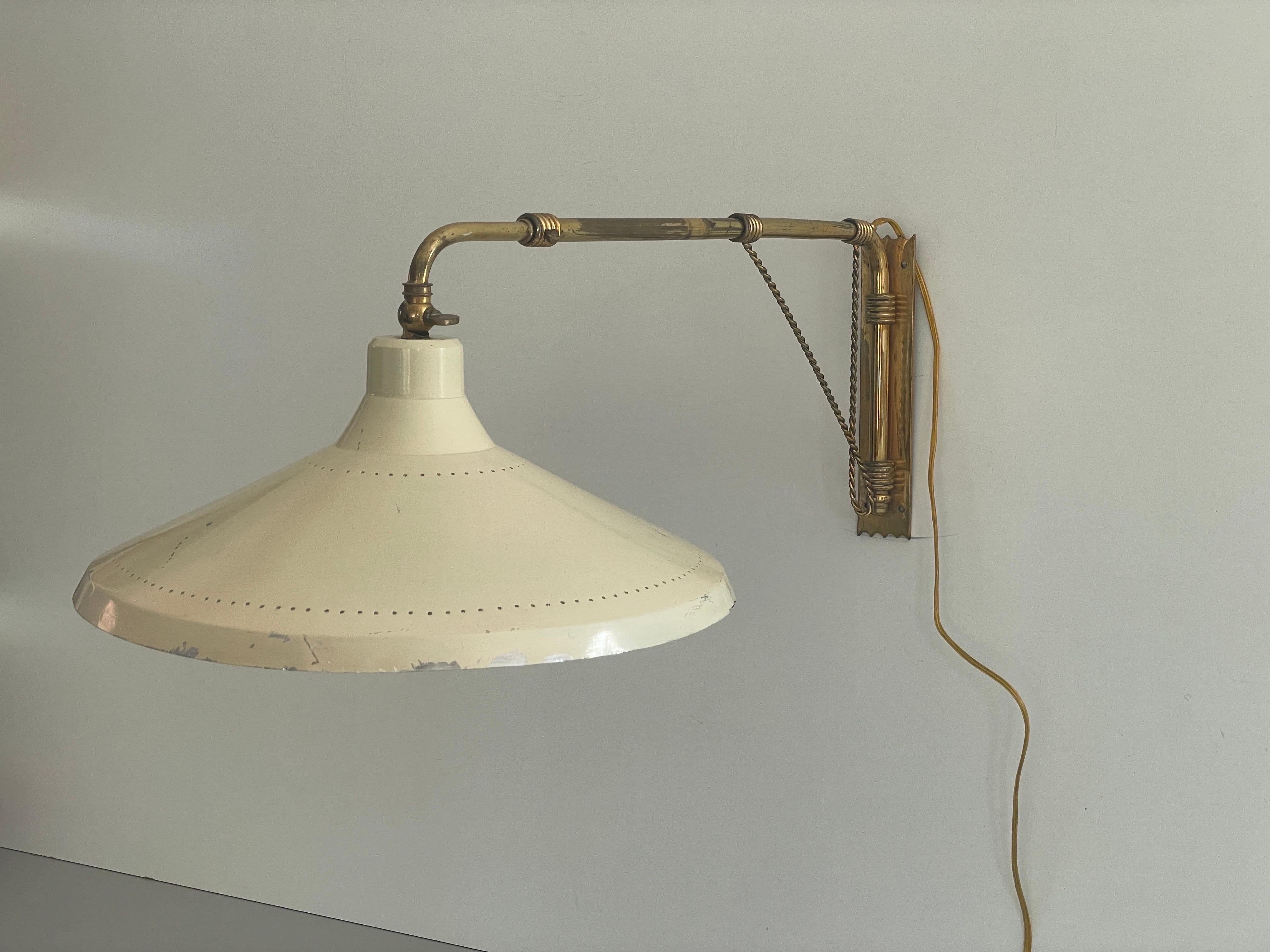 Milieu du XXe siècle Mid-Century Modern Beige Brass Wall Lamp, 1950s, Italy en vente