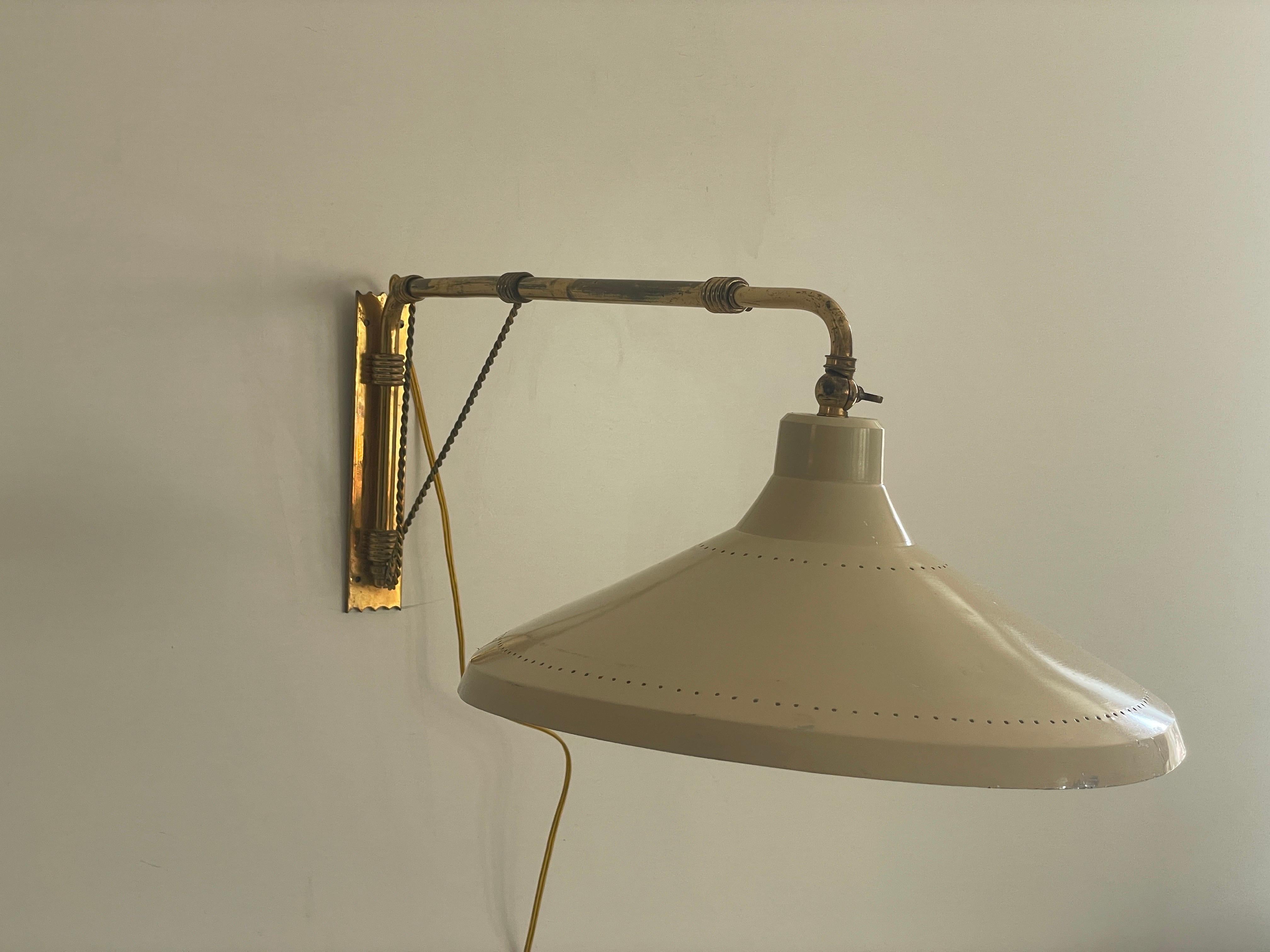 Laiton Mid-Century Modern Beige Brass Wall Lamp, 1950s, Italy en vente