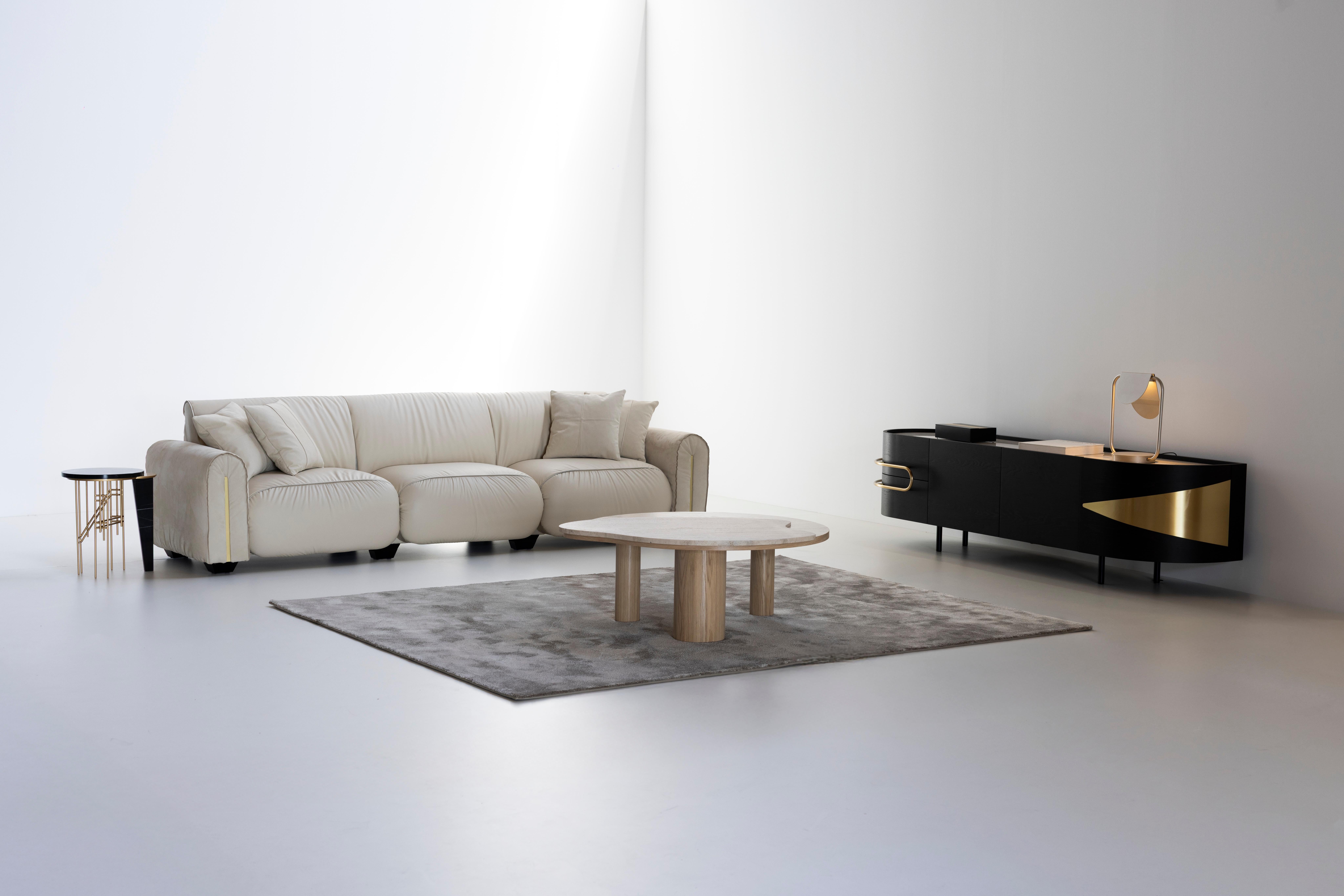 Mid-Century Modern Beijinho Sofa, Beige Nubukleder, Handgefertigt von Greenapple im Angebot 1
