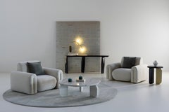 Sofá moderno de mediados de siglo Beijinho, bouclé, latón, hecho a mano Portugal by Greenapple