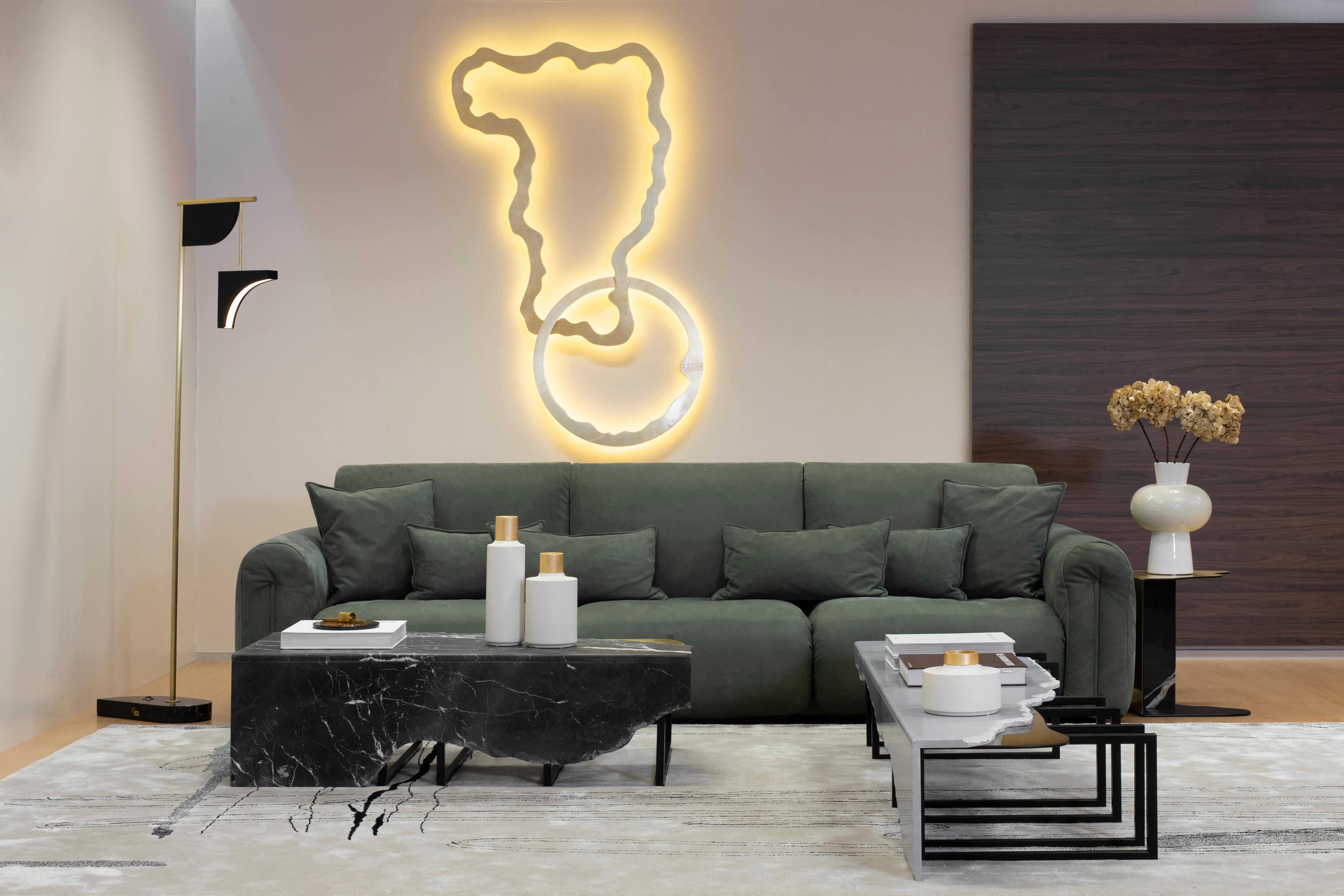 Mid-Century Modern Canapé Beijinho moderne du milieu du siècle, Chenille, laiton, fabriqué à la main par Greenapple en vente