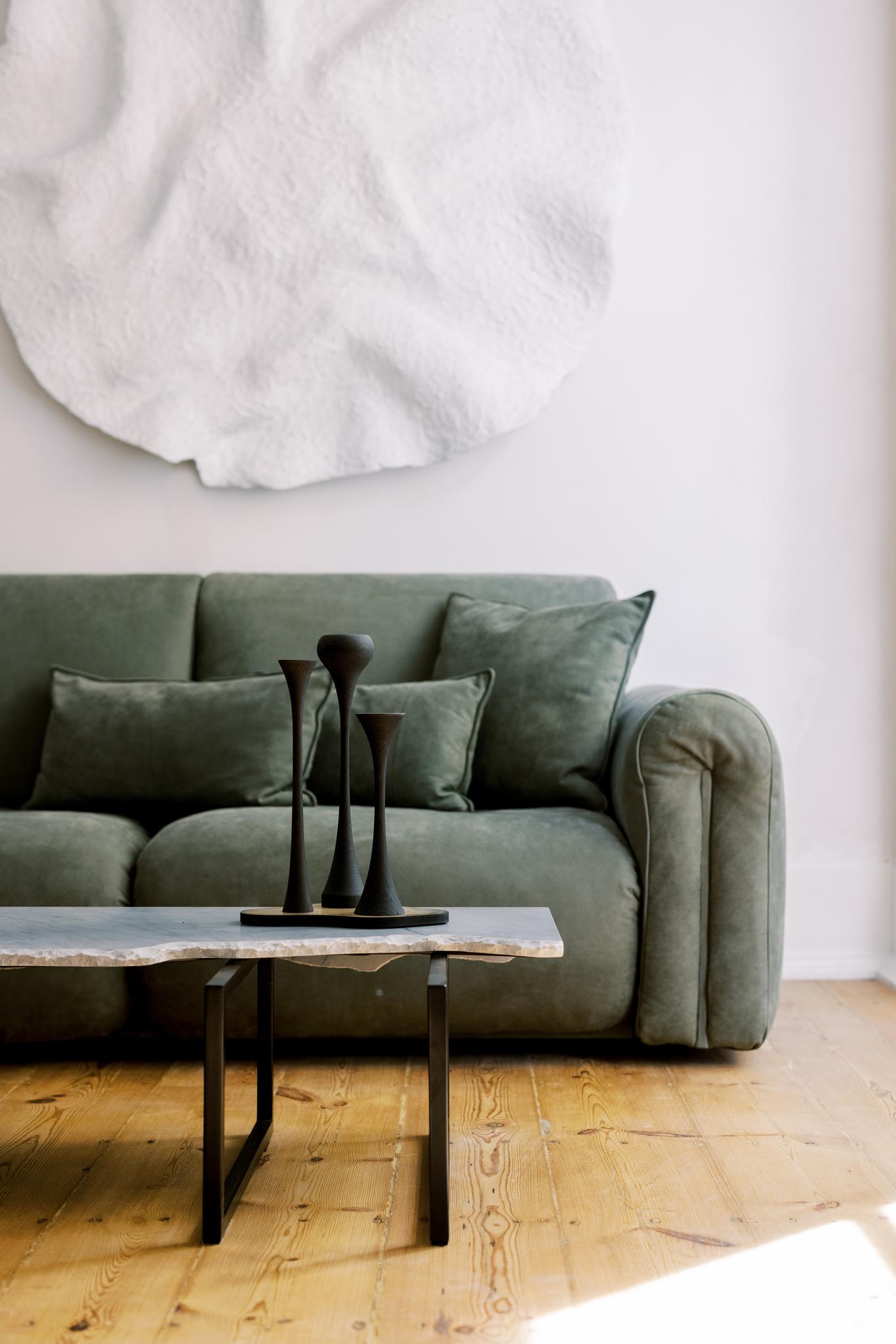 Laiton Canapé Beijinho moderne du milieu du siècle, Chenille, laiton, fabriqué à la main par Greenapple en vente