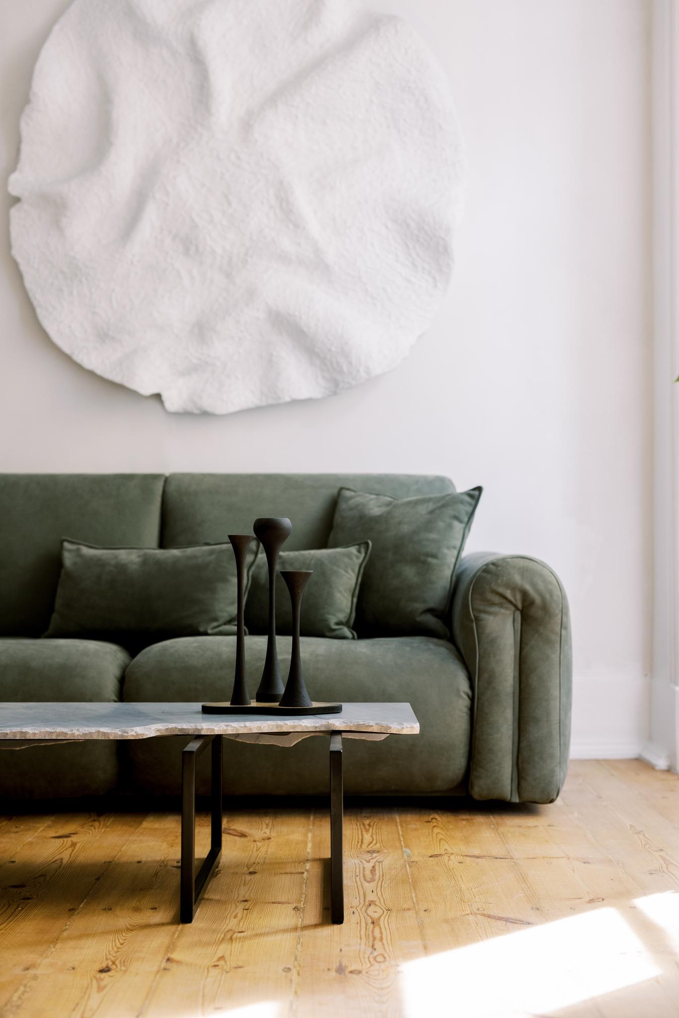 Canapé Beijinho moderne du milieu du siècle, cuir vert olive, fabriqué à la main par Greenapple en vente 2