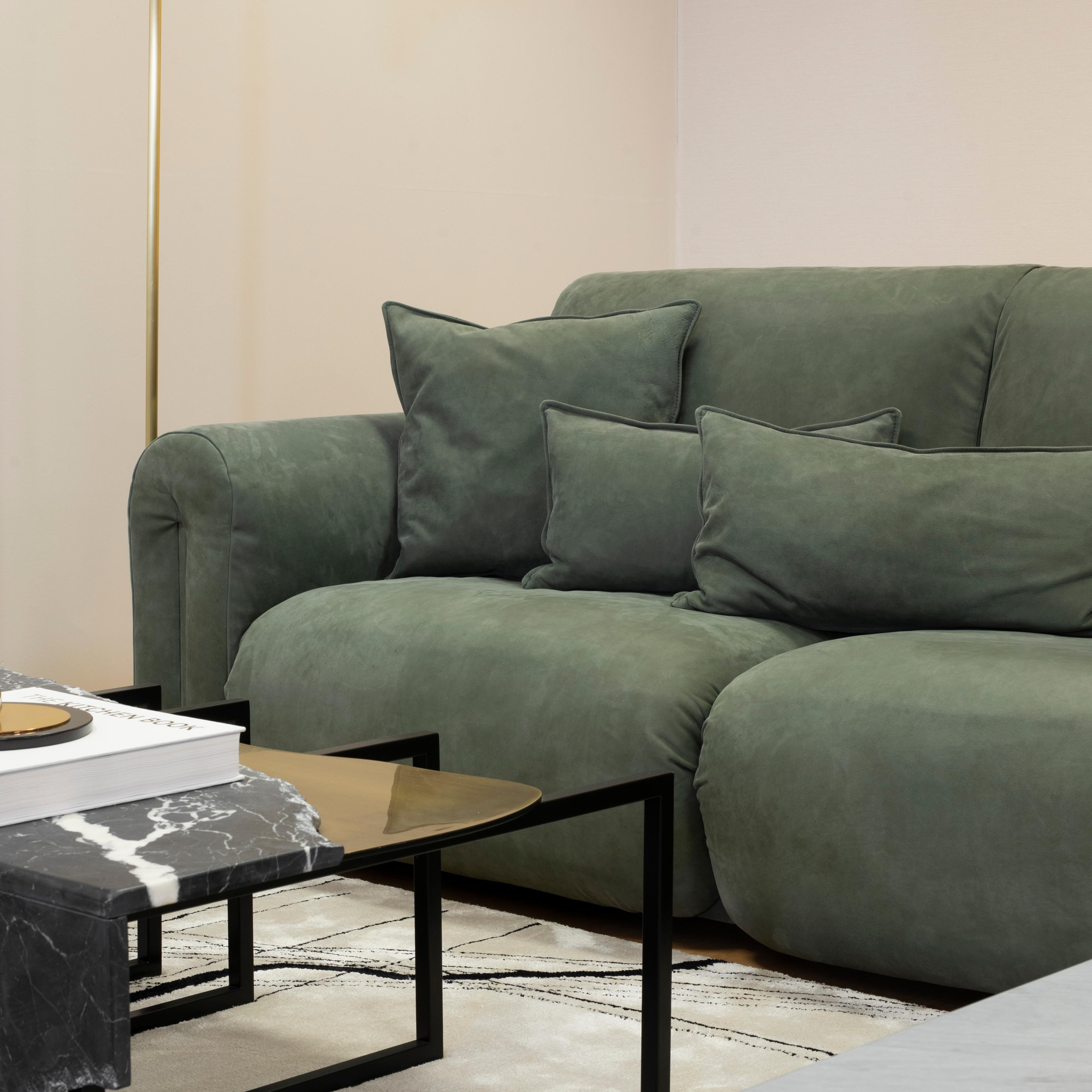 Canapé Beijinho moderne du milieu du siècle, cuir vert olive, fabriqué à la main par Greenapple en vente 4