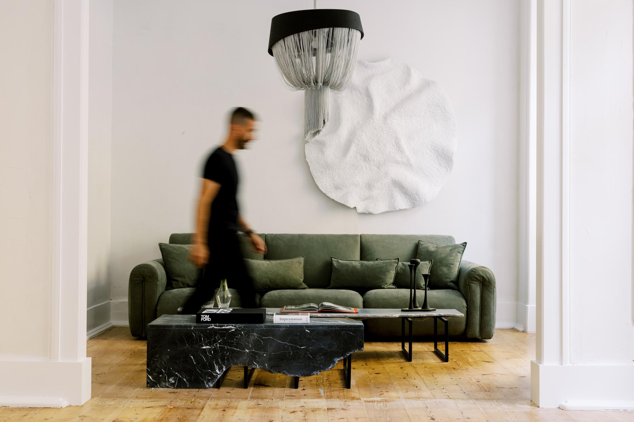 Mid-Century Modern Canapé Beijinho moderne du milieu du siècle, cuir vert olive, fabriqué à la main par Greenapple en vente